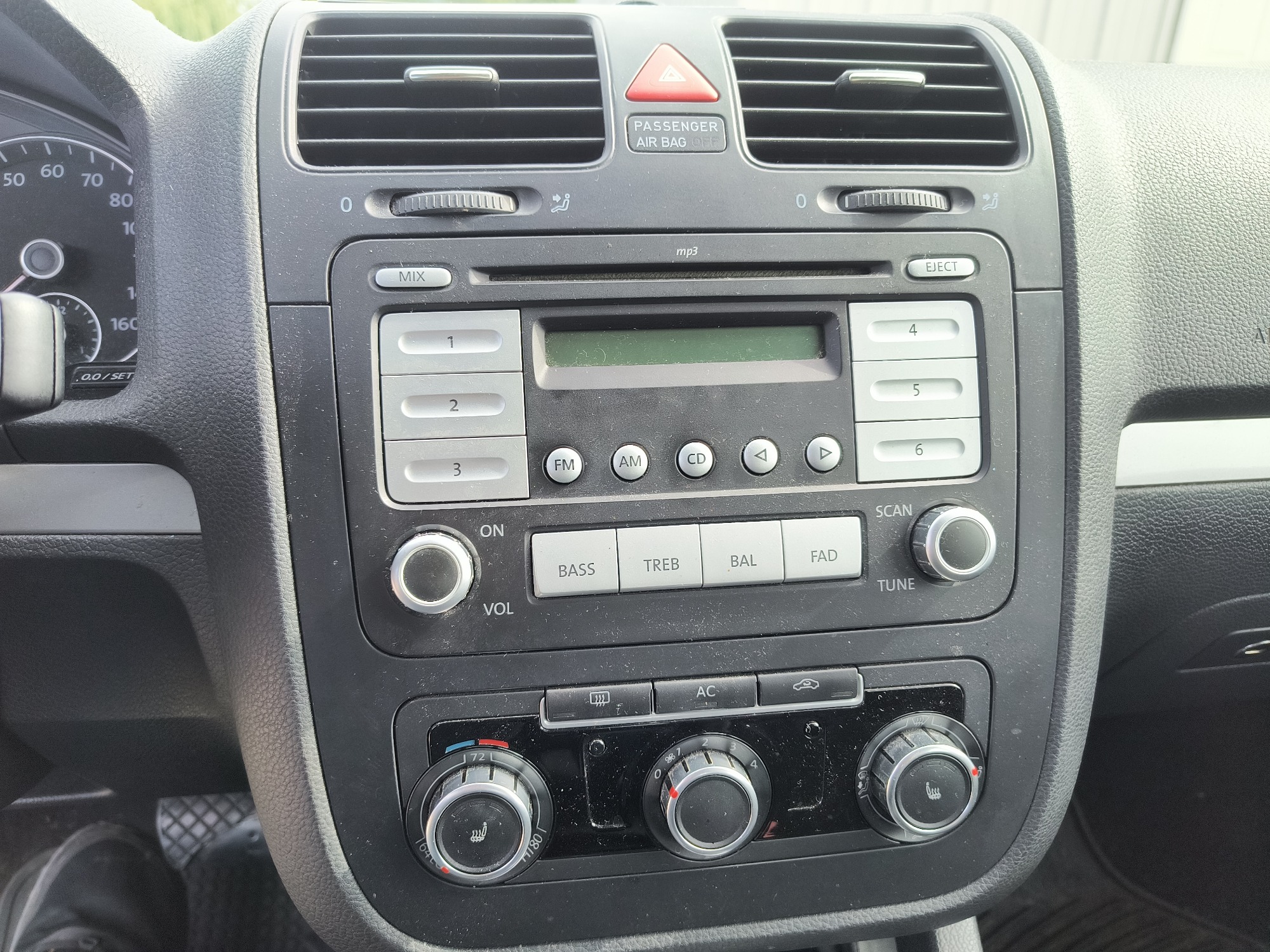 2010 volkswagen jetta s-pzev with 147137 miles for sale near Elk River, Minnesota 106585_39_radio_closeup.jpg