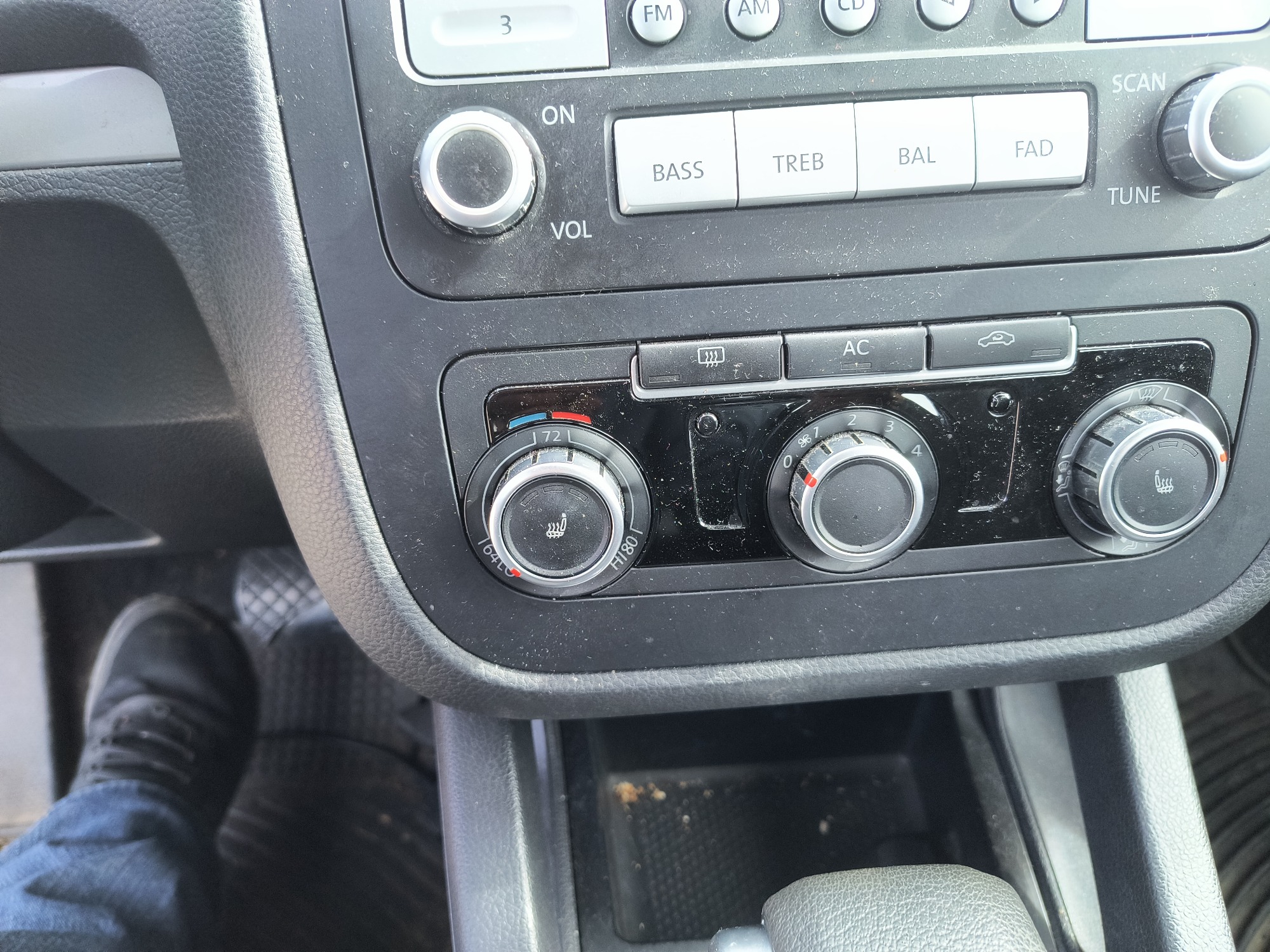 2010 volkswagen jetta s-pzev with 147137 miles for sale near Elk River, Minnesota 106585_40_climate_control.jpg