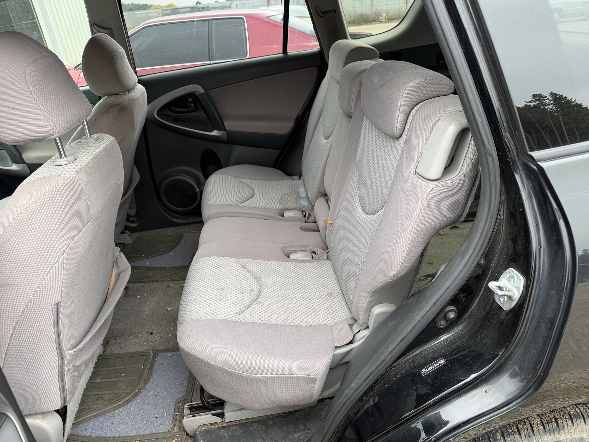 2007 toyota rav4 base-i4-2wd with 291949 miles for sale near Elk River, Minnesota 106586_24_drv_rear_seat.jpg