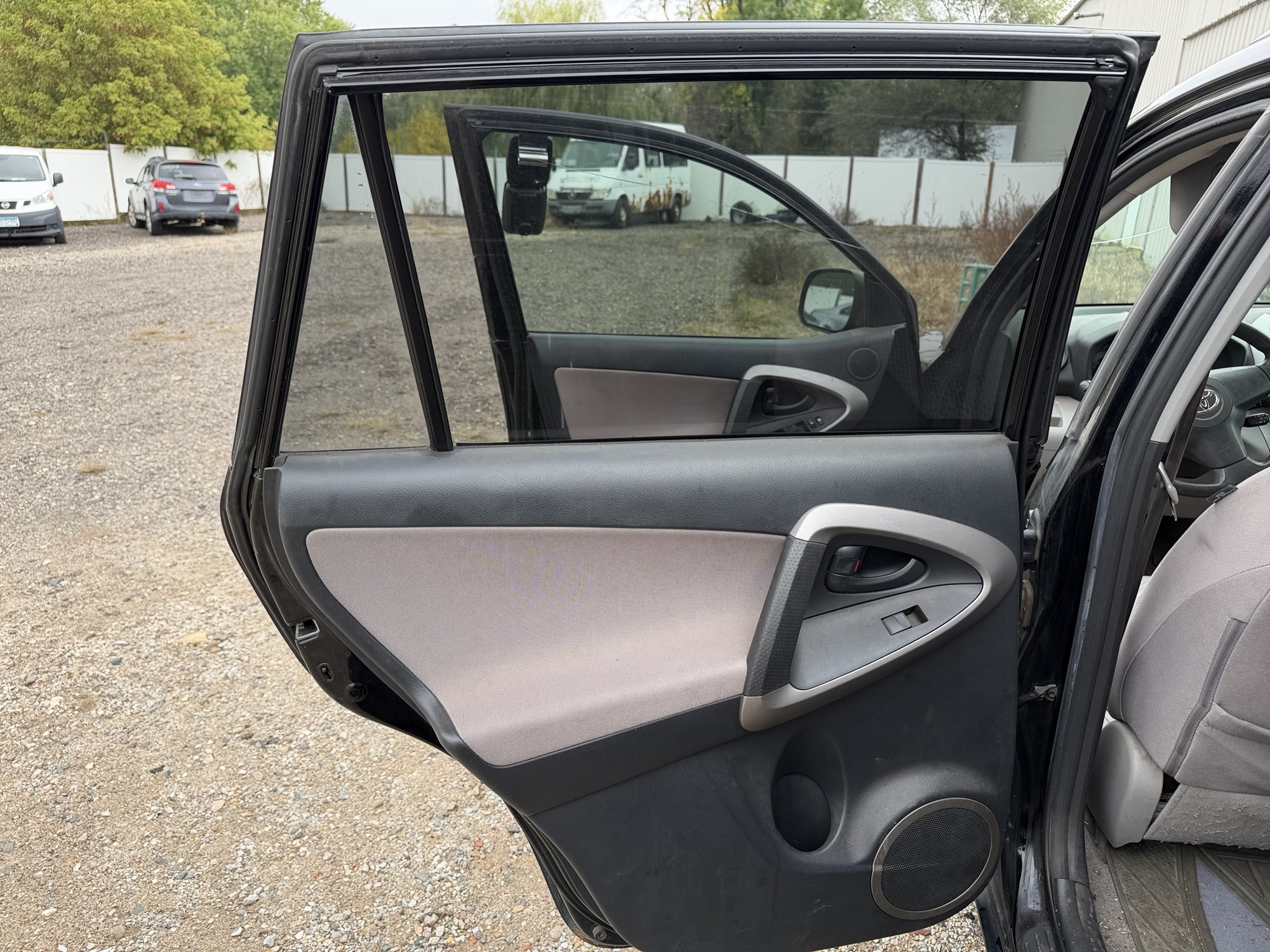 2007 toyota rav4 base-i4-2wd with 291949 miles for sale near Elk River, Minnesota 106586_25_drv_rear_door_panel.jpg