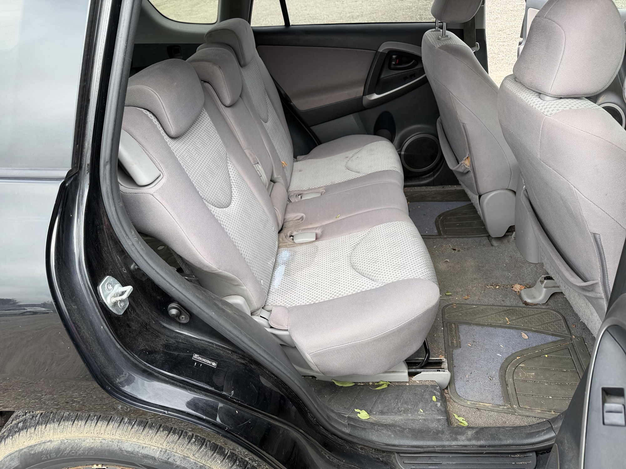 2007 toyota rav4 base-i4-2wd with 291949 miles for sale near Elk River, Minnesota 106586_28_pass_rear_seat.jpg