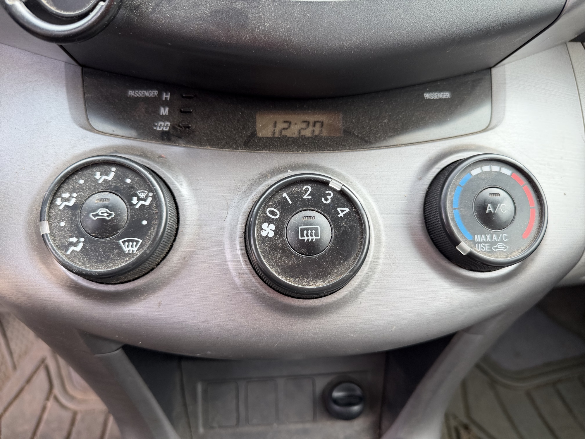 2007 toyota rav4 base-i4-2wd with 291949 miles for sale near Elk River, Minnesota 106586_40_climate_control.jpg