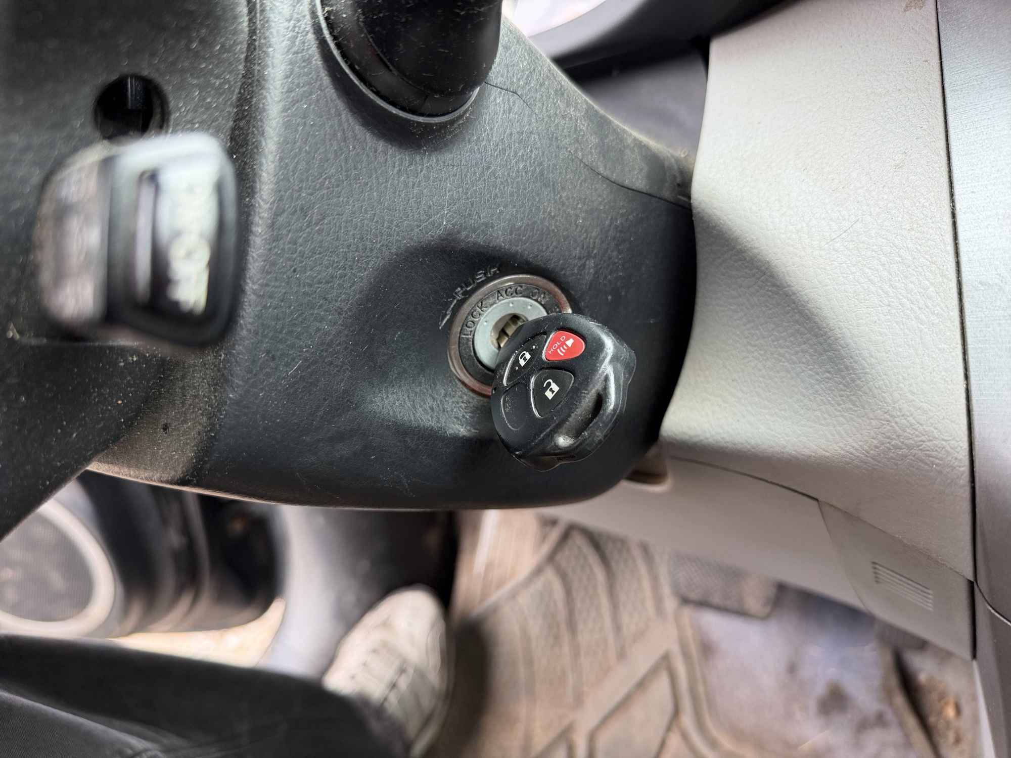 2007 toyota rav4 base-i4-2wd with 291949 miles for sale near Elk River, Minnesota 106586_51_keys.jpg