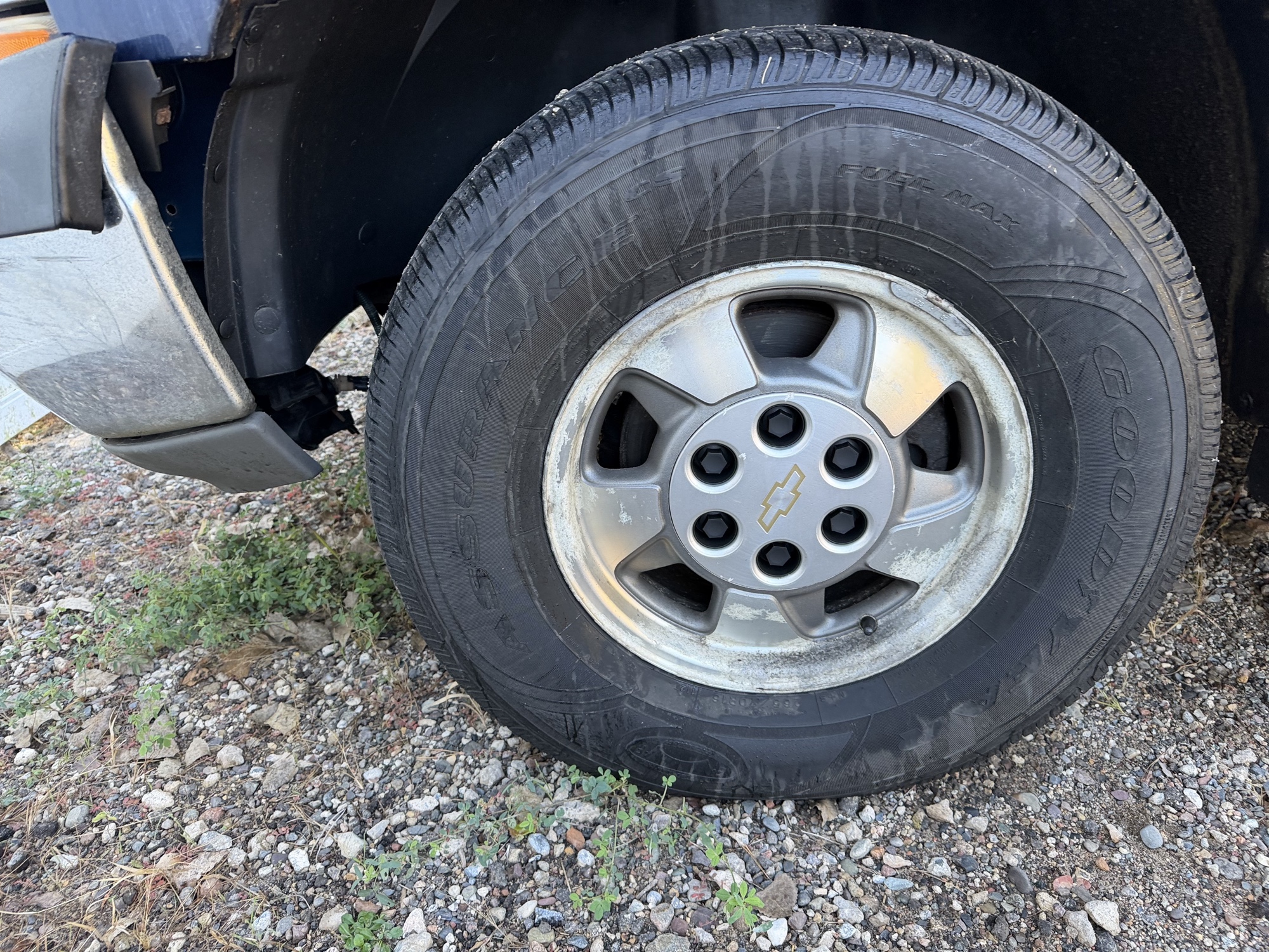 2003 chevrolet tahoe 4wd with 168168 miles for sale near Elk River, Minnesota 106589_12_drv_front_wheel.jpg