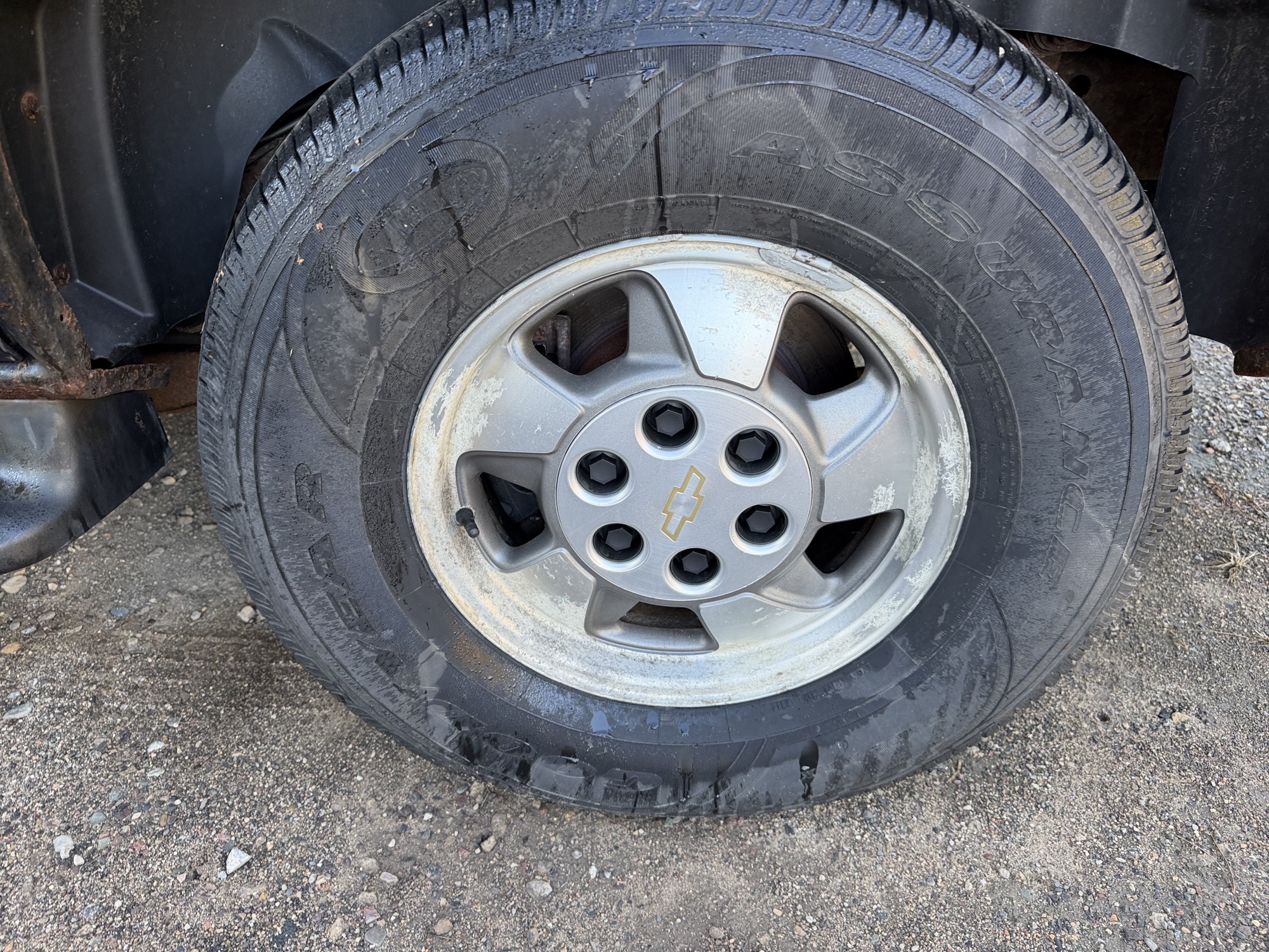 2003 chevrolet tahoe 4wd with 168168 miles for sale near Elk River, Minnesota 106589_13_rear_drv_wheel.jpg