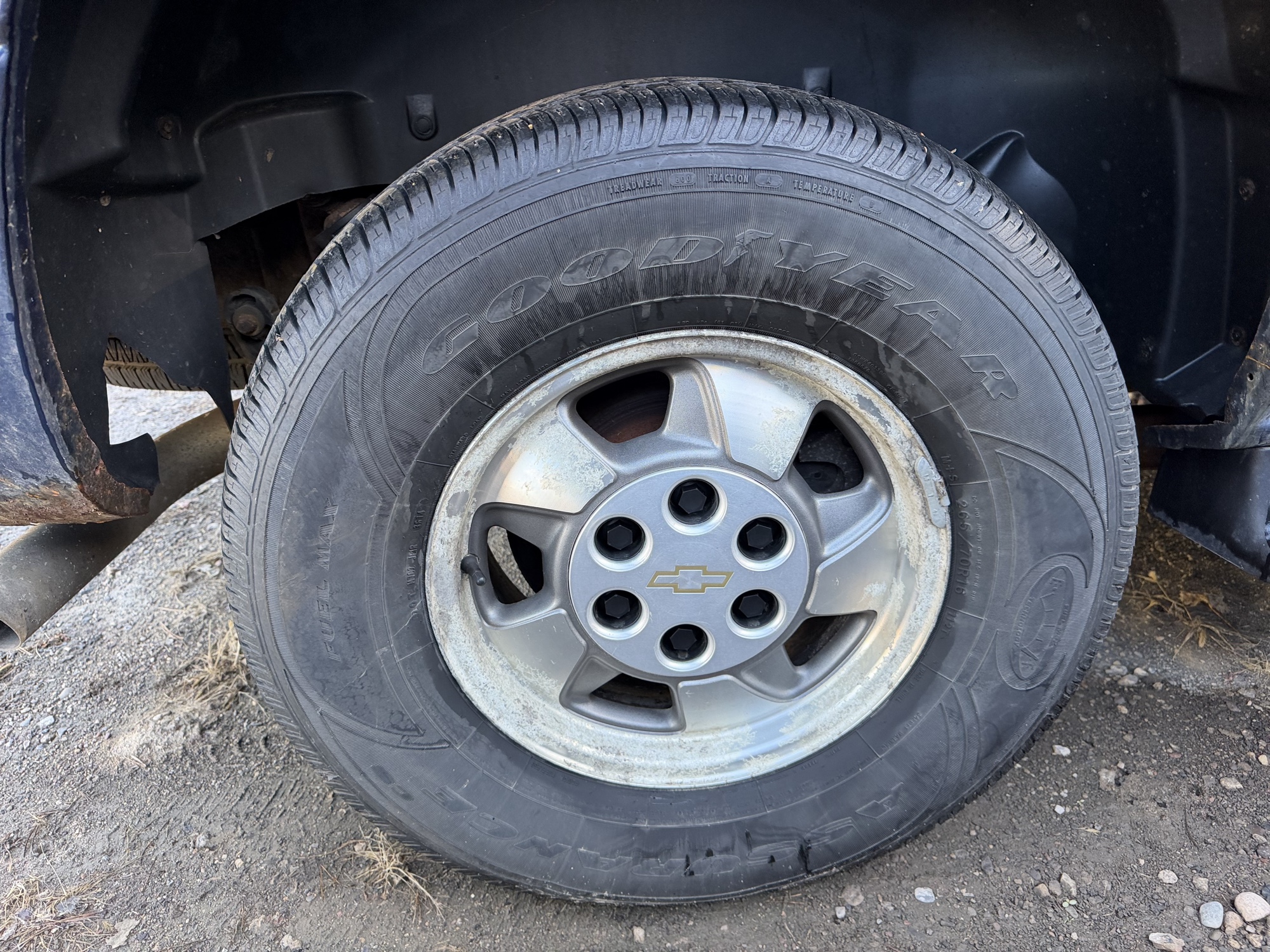 2003 chevrolet tahoe 4wd with 168168 miles for sale near Elk River, Minnesota 106589_14_rear_pass_wheel.jpg