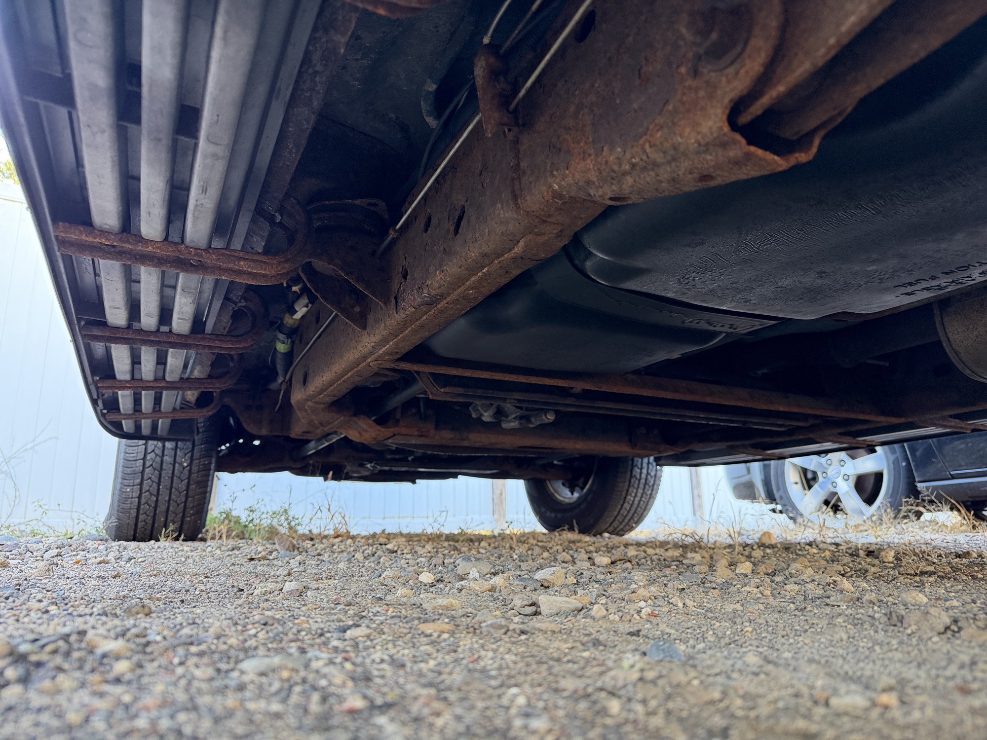 2003 chevrolet tahoe 4wd with 168168 miles for sale near Elk River, Minnesota 106589_18_undercar_rear_drv.jpg