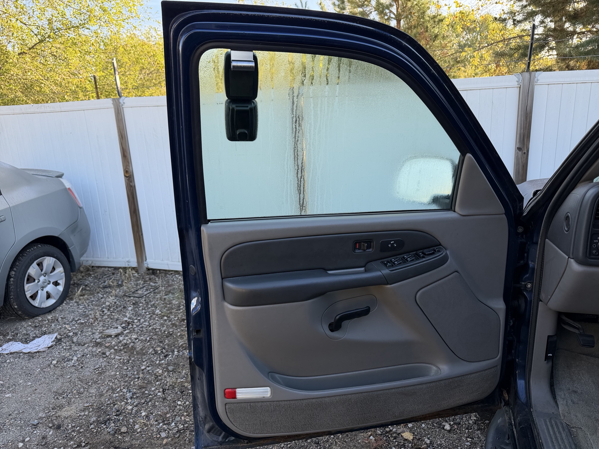 2003 chevrolet tahoe 4wd with 168168 miles for sale near Elk River, Minnesota 106589_23_driver_door_panel.jpg