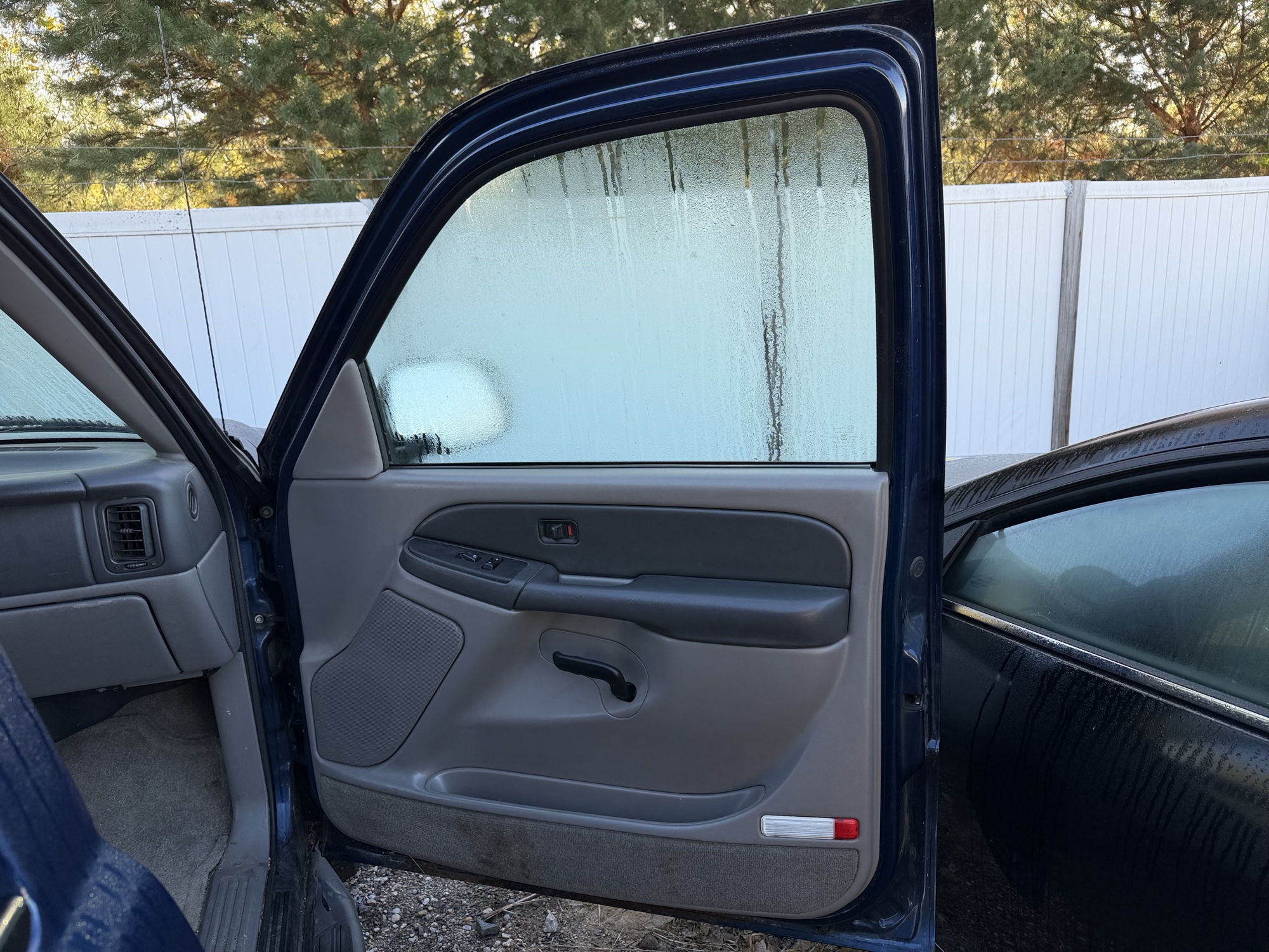 2003 chevrolet tahoe 4wd with 168168 miles for sale near Elk River, Minnesota 106589_32_passenger_door_panel.jpg