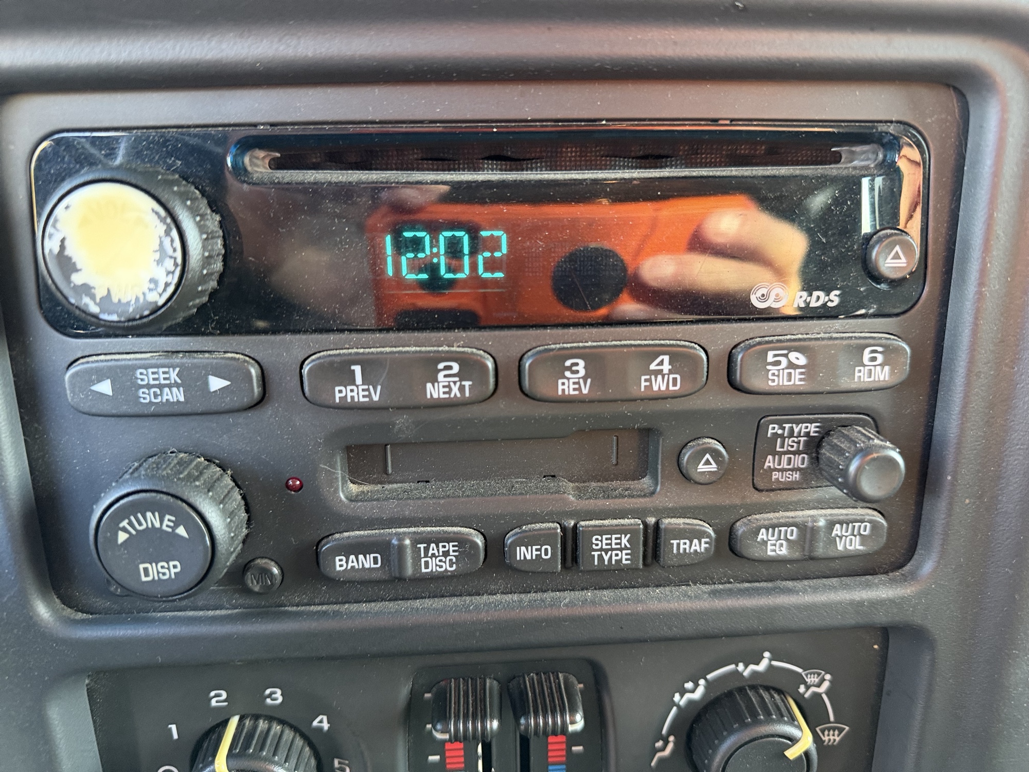 2003 chevrolet tahoe 4wd with 168168 miles for sale near Elk River, Minnesota 106589_39_radio_closeup.jpg
