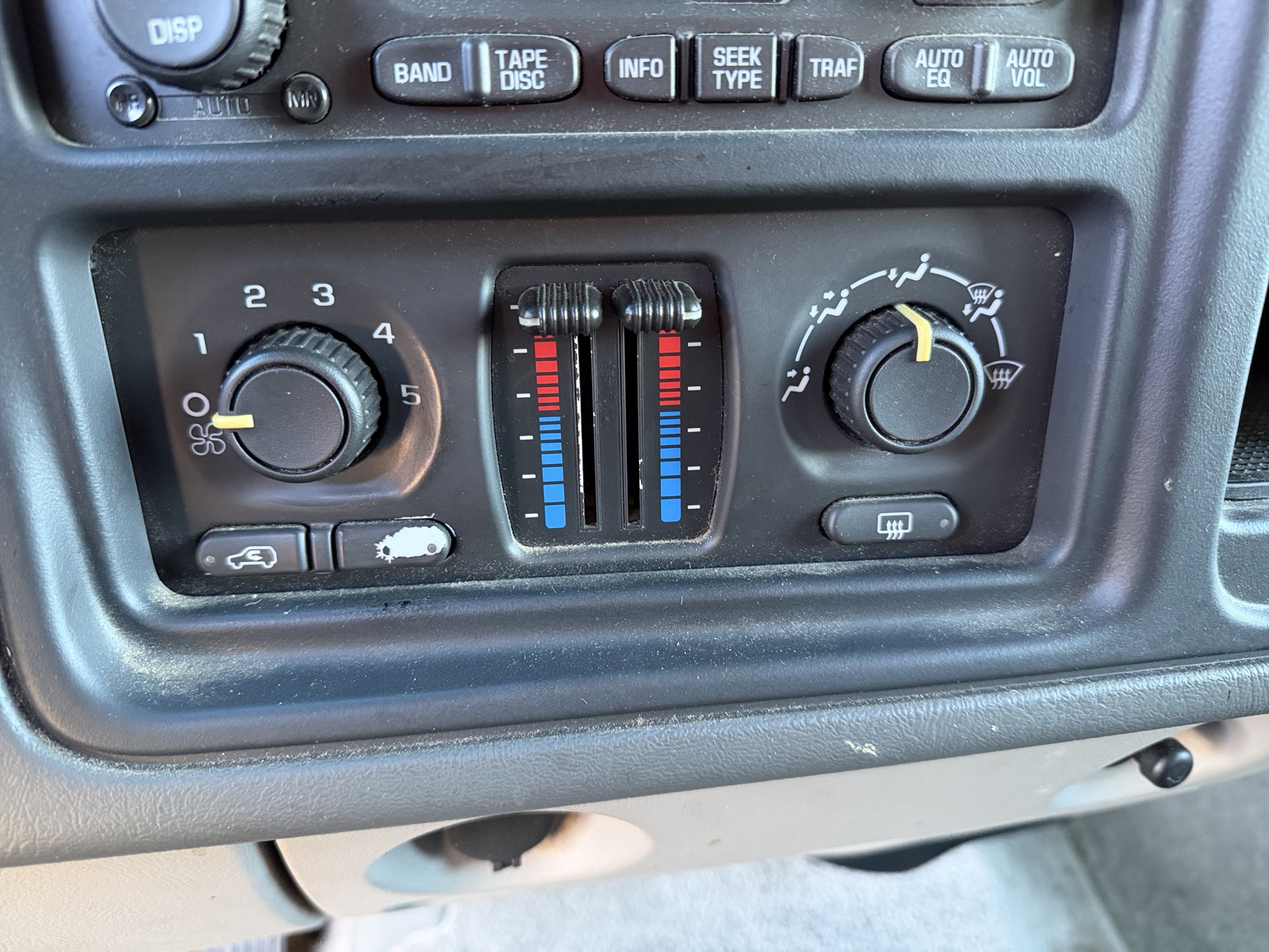 2003 chevrolet tahoe 4wd with 168168 miles for sale near Elk River, Minnesota 106589_40_climate_control.jpg