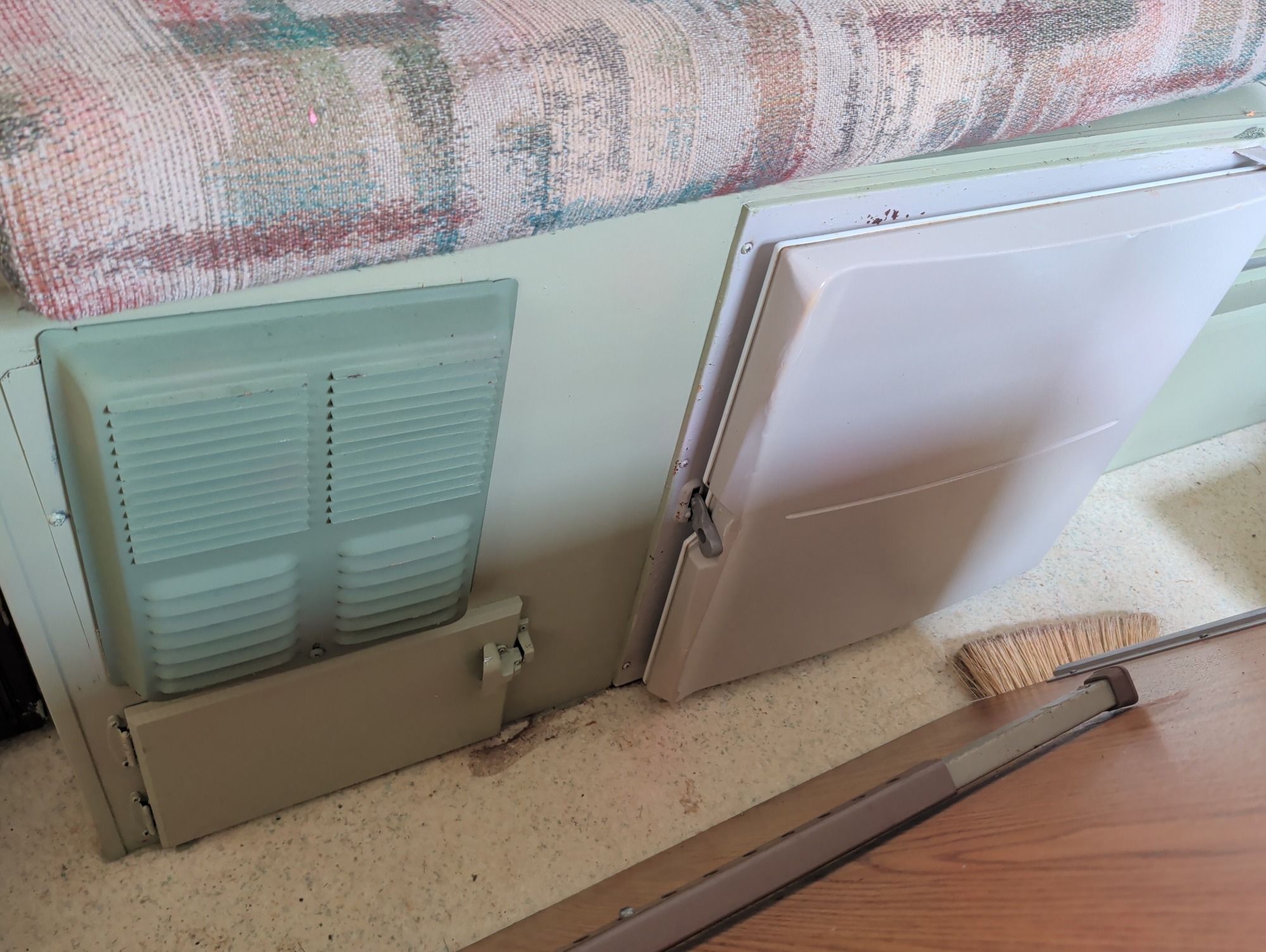 1999 jayco unknown - for sale near Elk River, Minnesota 106590_32_passenger_door_panel.jpg