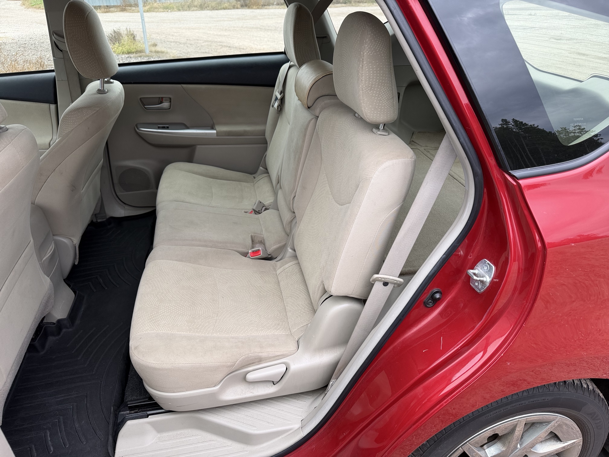 2014 toyota prius-v three with 202610 miles for sale near Elk River, Minnesota 106593_24_drv_rear_seat.jpg