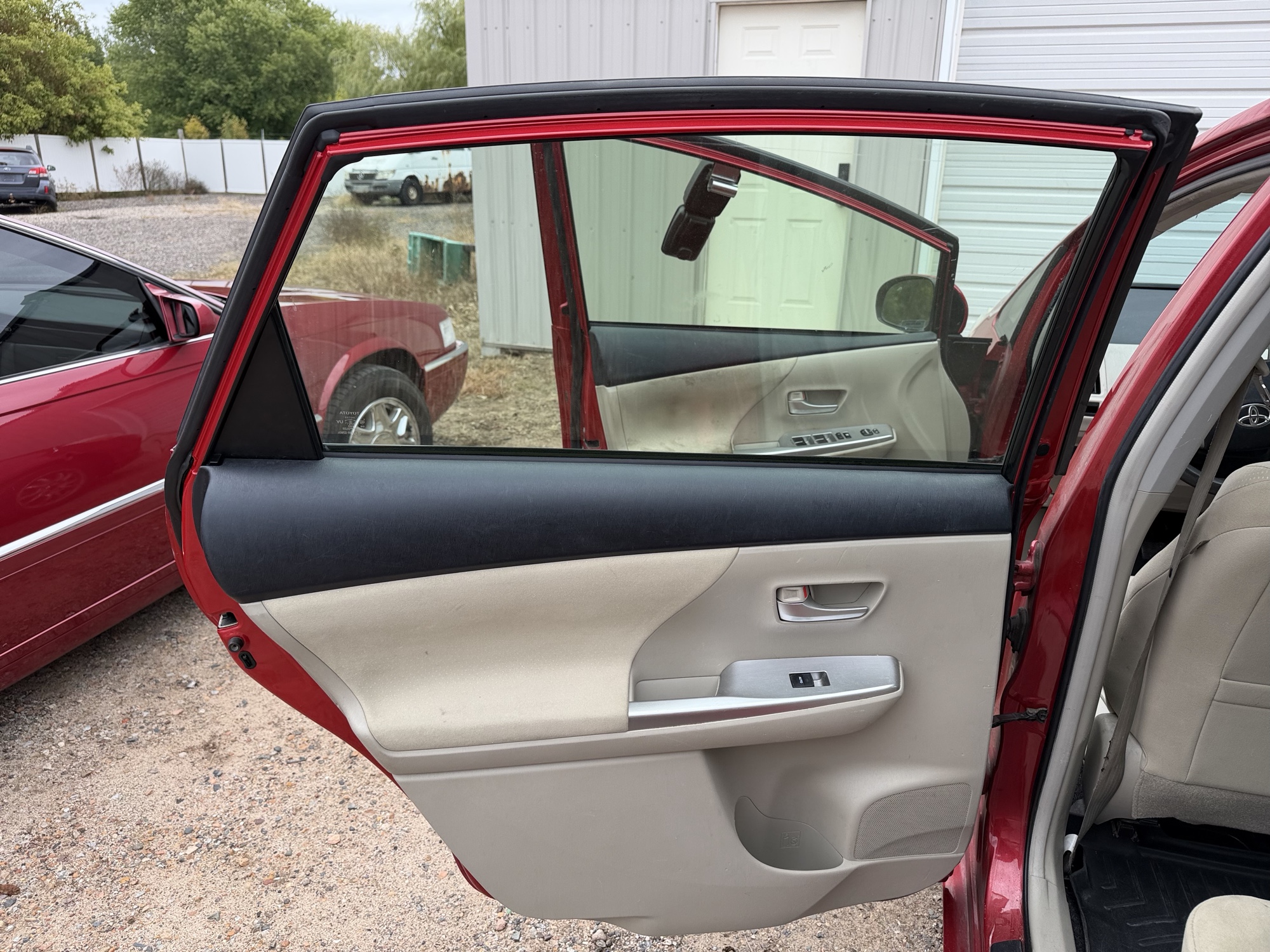 2014 toyota prius-v three with 202610 miles for sale near Elk River, Minnesota 106593_25_drv_rear_door_panel.jpg
