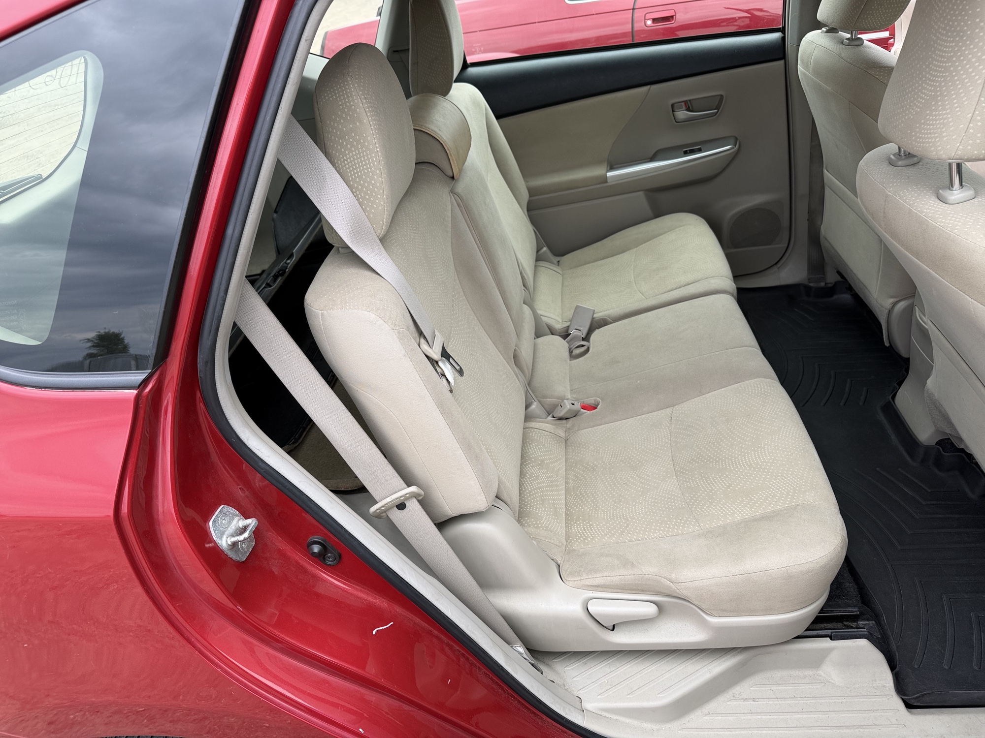 2014 toyota prius-v three with 202610 miles for sale near Elk River, Minnesota 106593_28_pass_rear_seat.jpg
