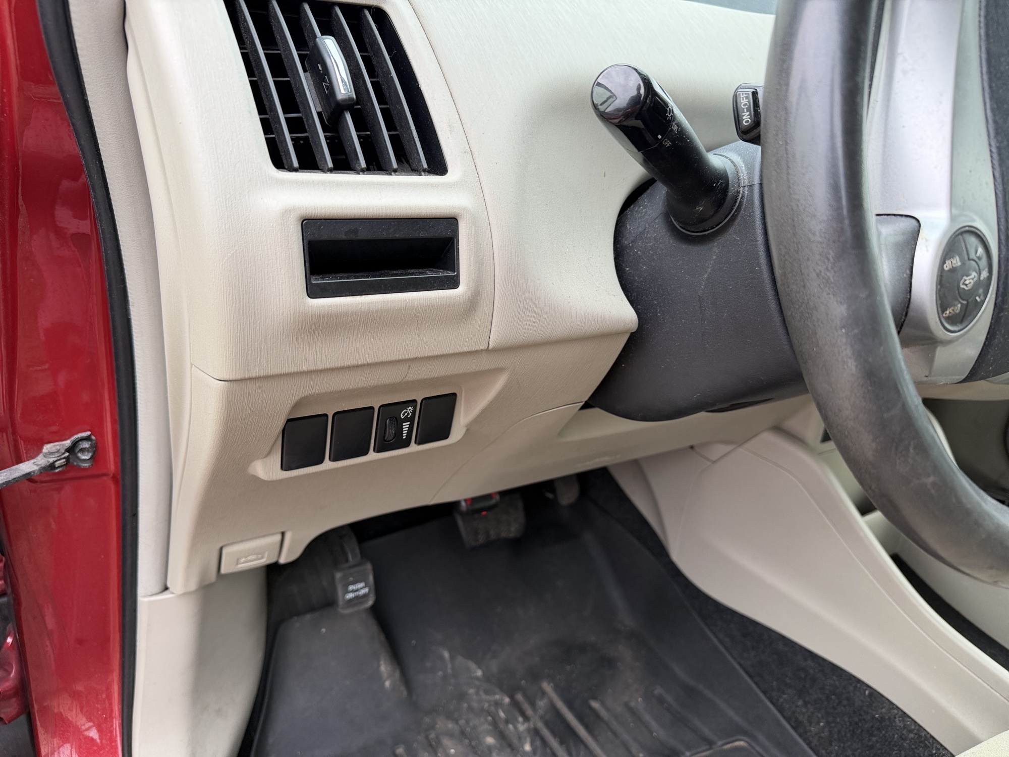 2014 toyota prius-v three with 202610 miles for sale near Elk River, Minnesota 106593_37_left_of_steering_wheel.jpg