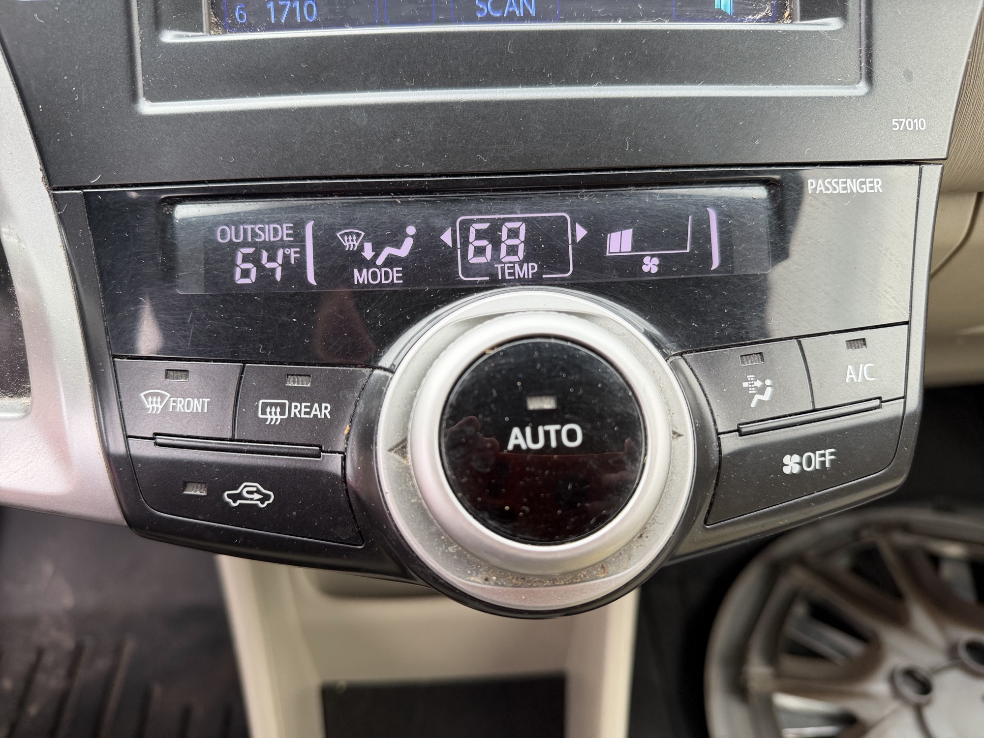 2014 toyota prius-v three with 202610 miles for sale near Elk River, Minnesota 106593_40_climate_control.jpg