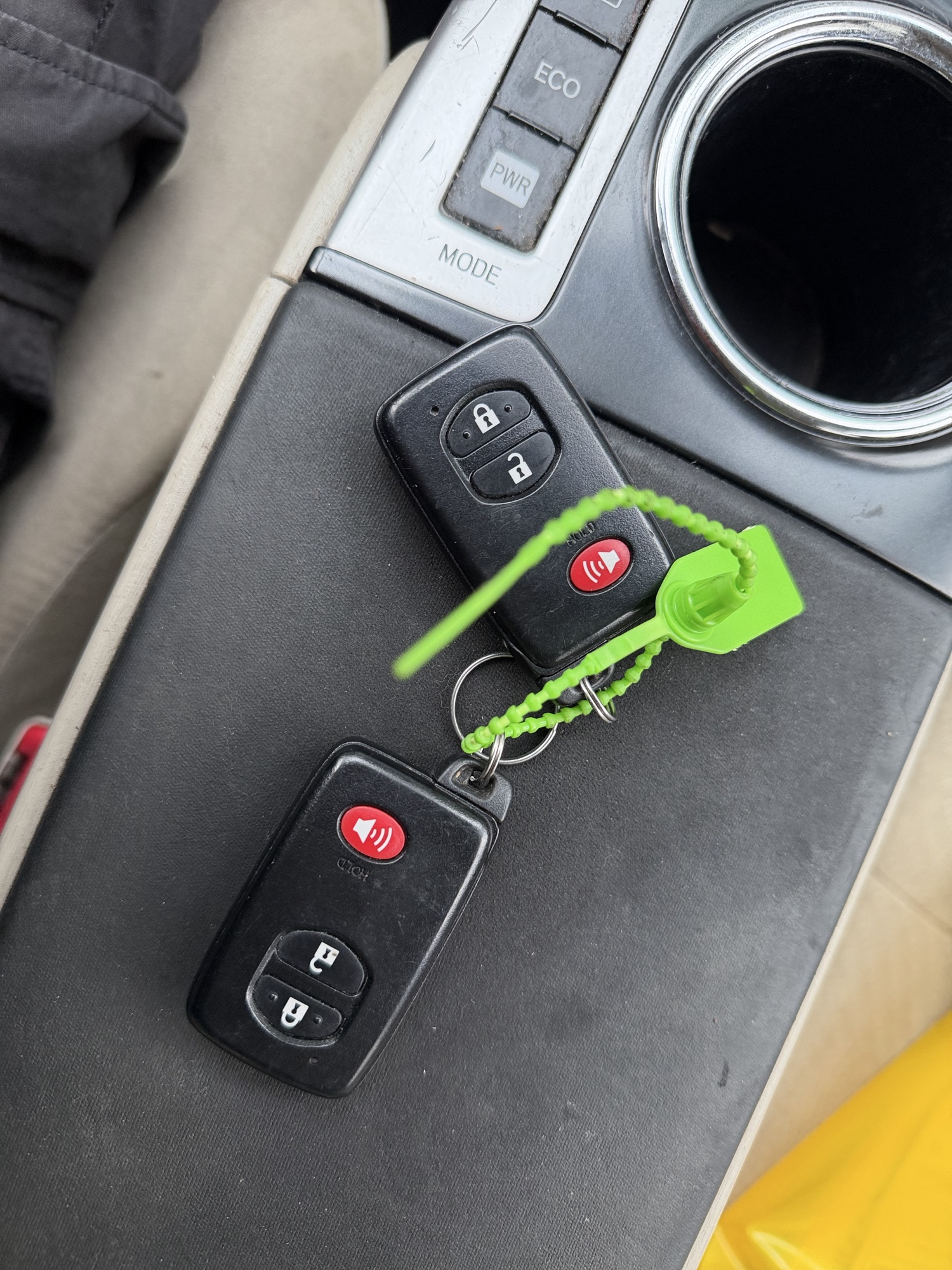 2014 toyota prius-v three with 202610 miles for sale near Elk River, Minnesota 106593_51_keys.jpg