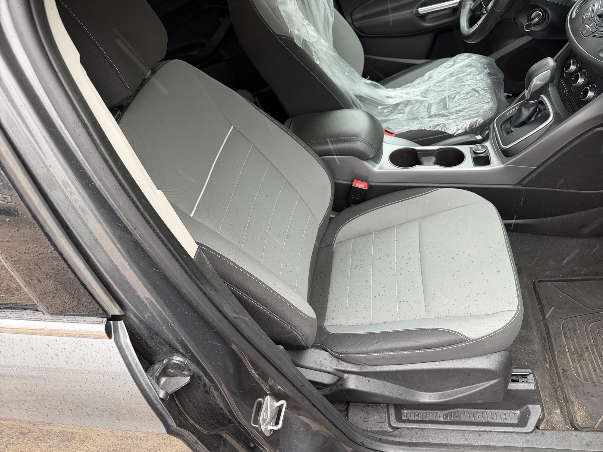 2014 ford escape se-4wd with 182383 miles for sale near Elk River, Minnesota 106596_31_passenger_seat.jpg