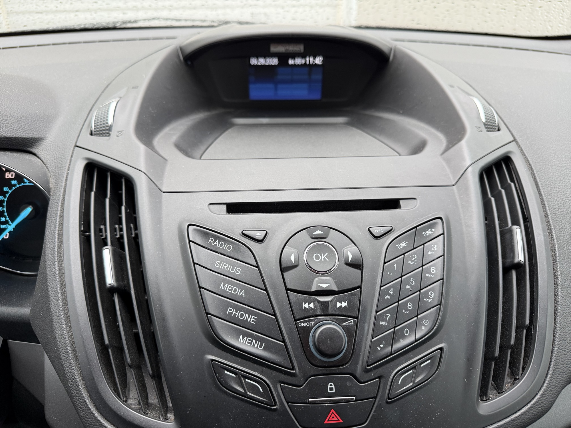2014 ford escape se-4wd with 182383 miles for sale near Elk River, Minnesota 106596_39_radio_closeup.jpg