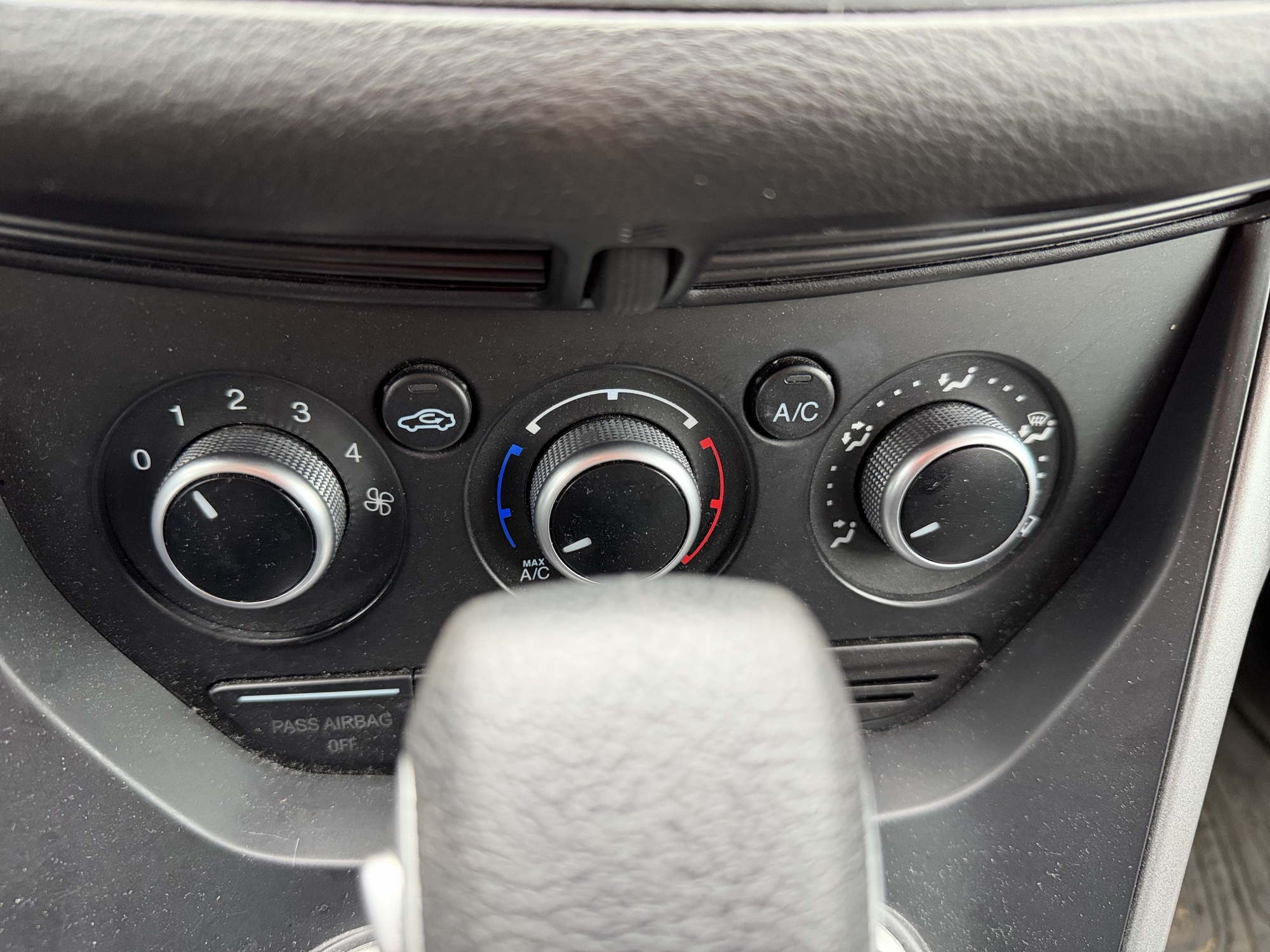 2014 ford escape se-4wd with 182383 miles for sale near Elk River, Minnesota 106596_40_climate_control.jpg