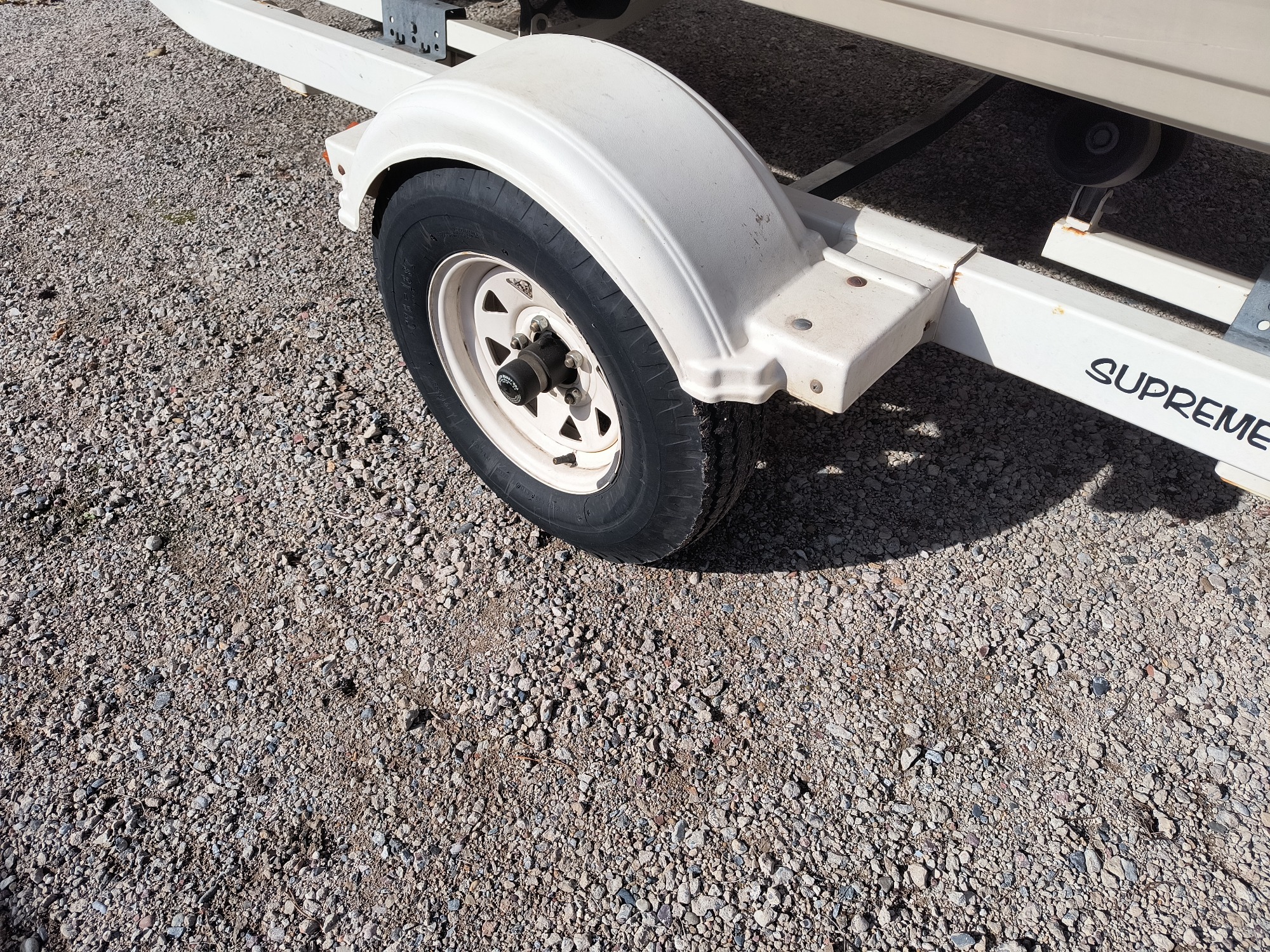 1998 crestliner 1750-sf for sale near Elk River, Minnesota 106597_13_rear_drv_wheel.jpg