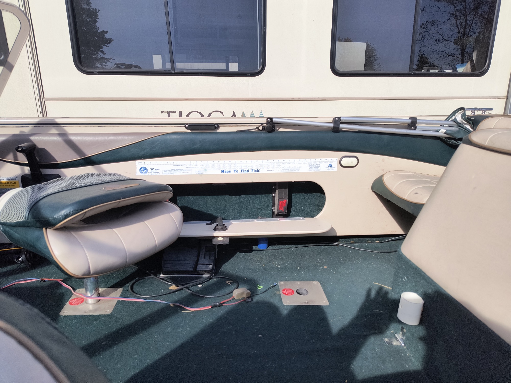 1998 crestliner 1750-sf for sale near Elk River, Minnesota 106597_23_driver_door_panel.jpg