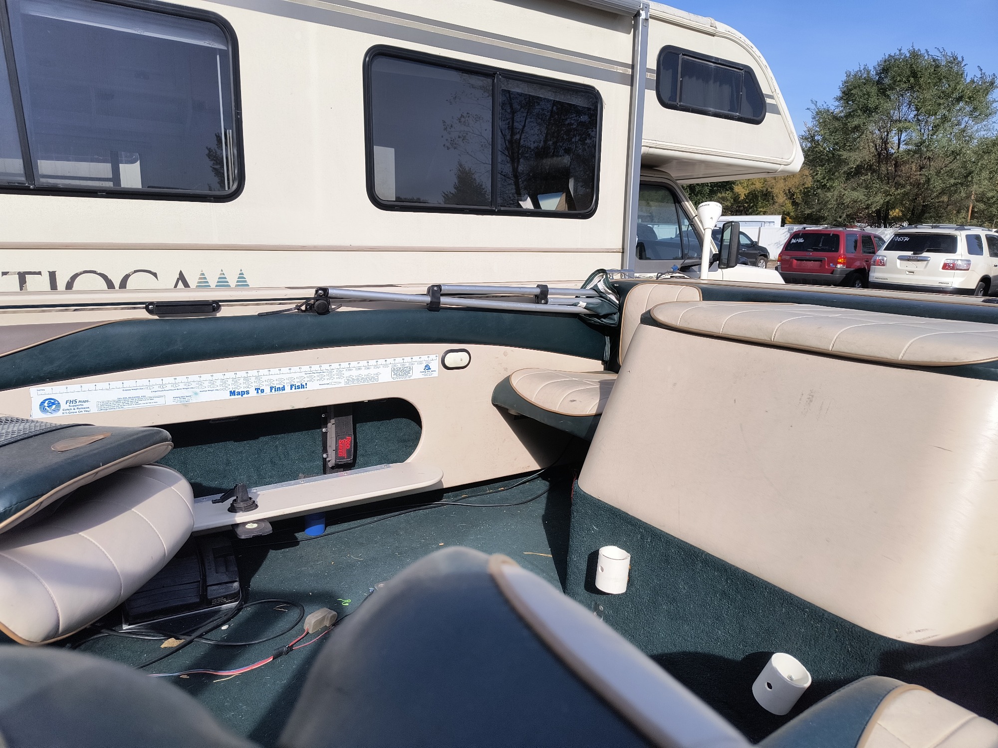 1998 crestliner 1750-sf for sale near Elk River, Minnesota 106597_25_drv_rear_door_panel.jpg