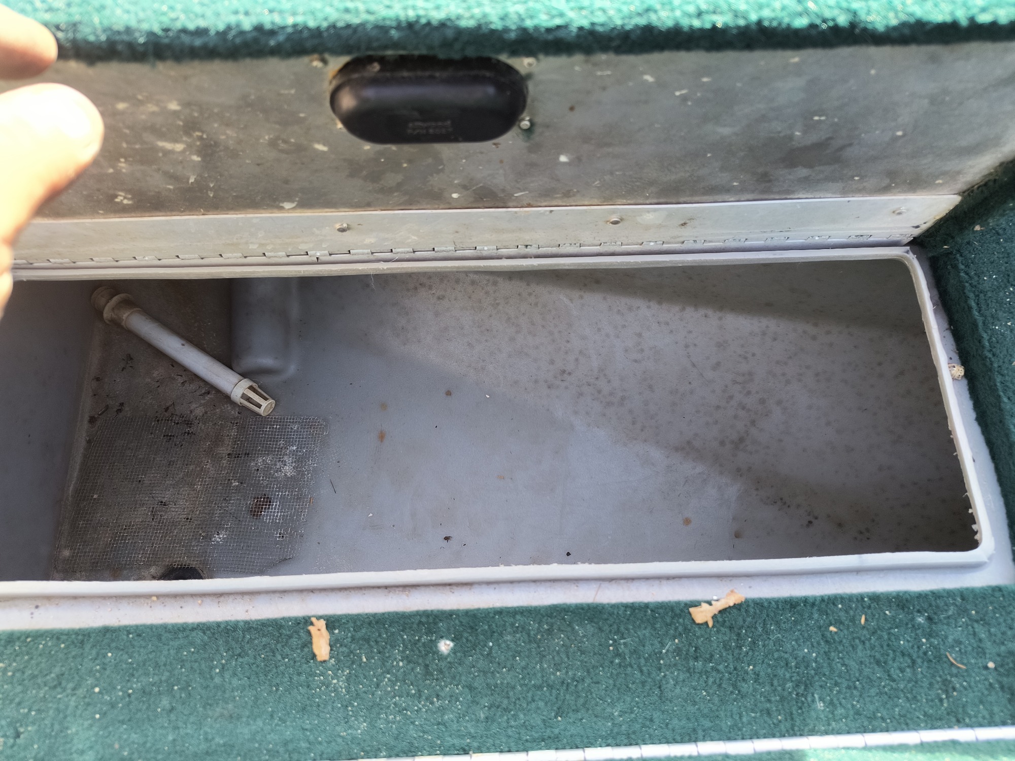 1998 crestliner 1750-sf for sale near Elk River, Minnesota 106597_26_trunk.jpg