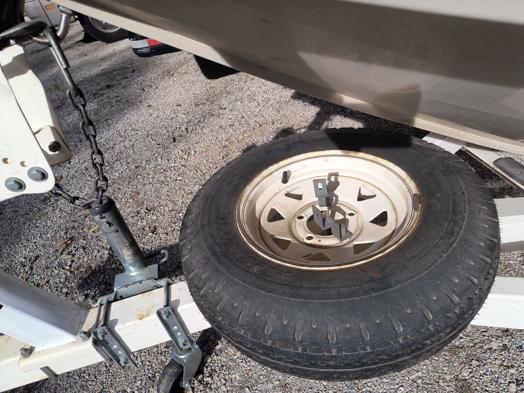 1998 crestliner 1750-sf for sale near Elk River, Minnesota 106597_27_spare_tire.jpg