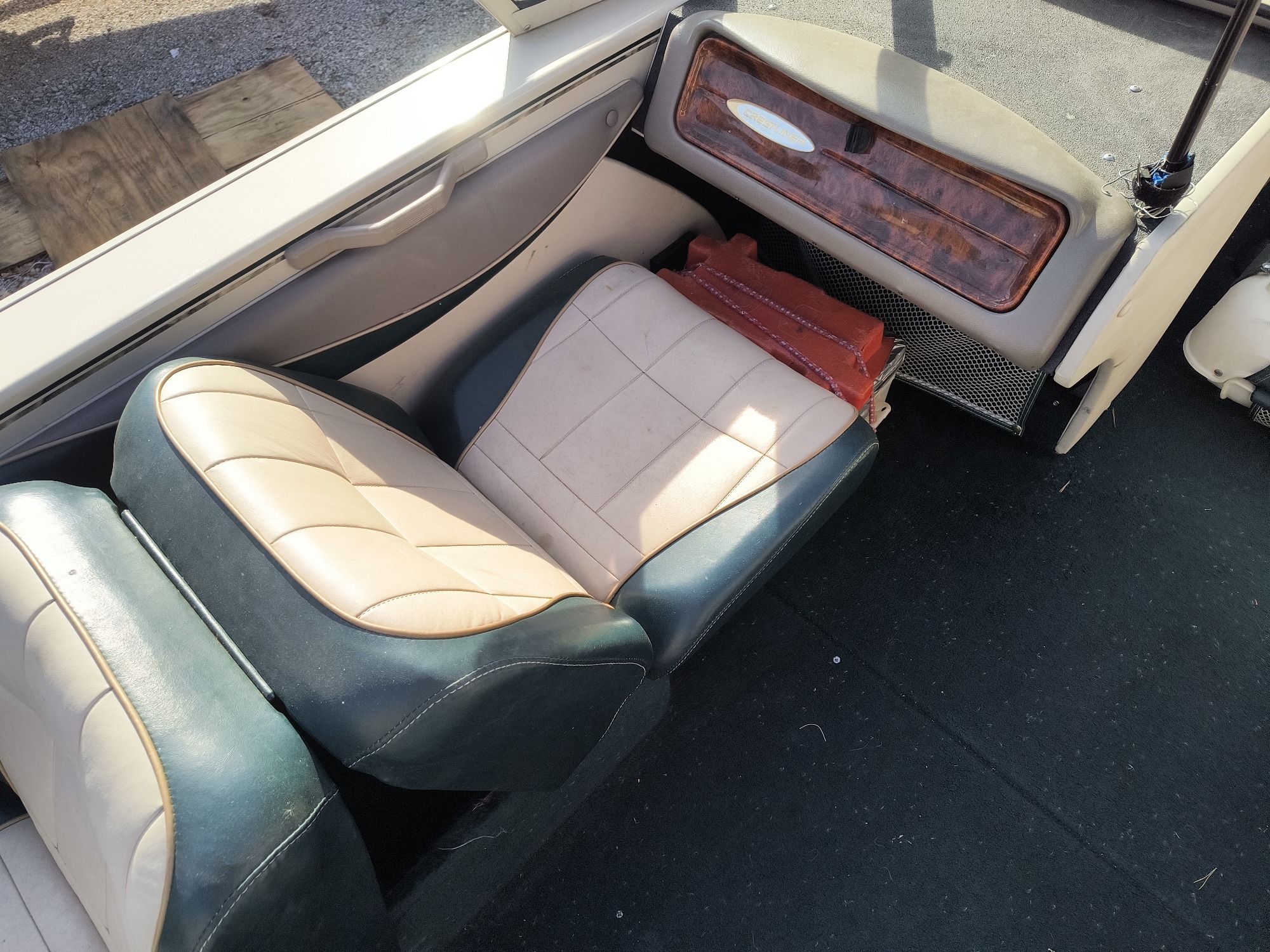 1998 crestliner 1750-sf for sale near Elk River, Minnesota 106597_31_passenger_seat.jpg