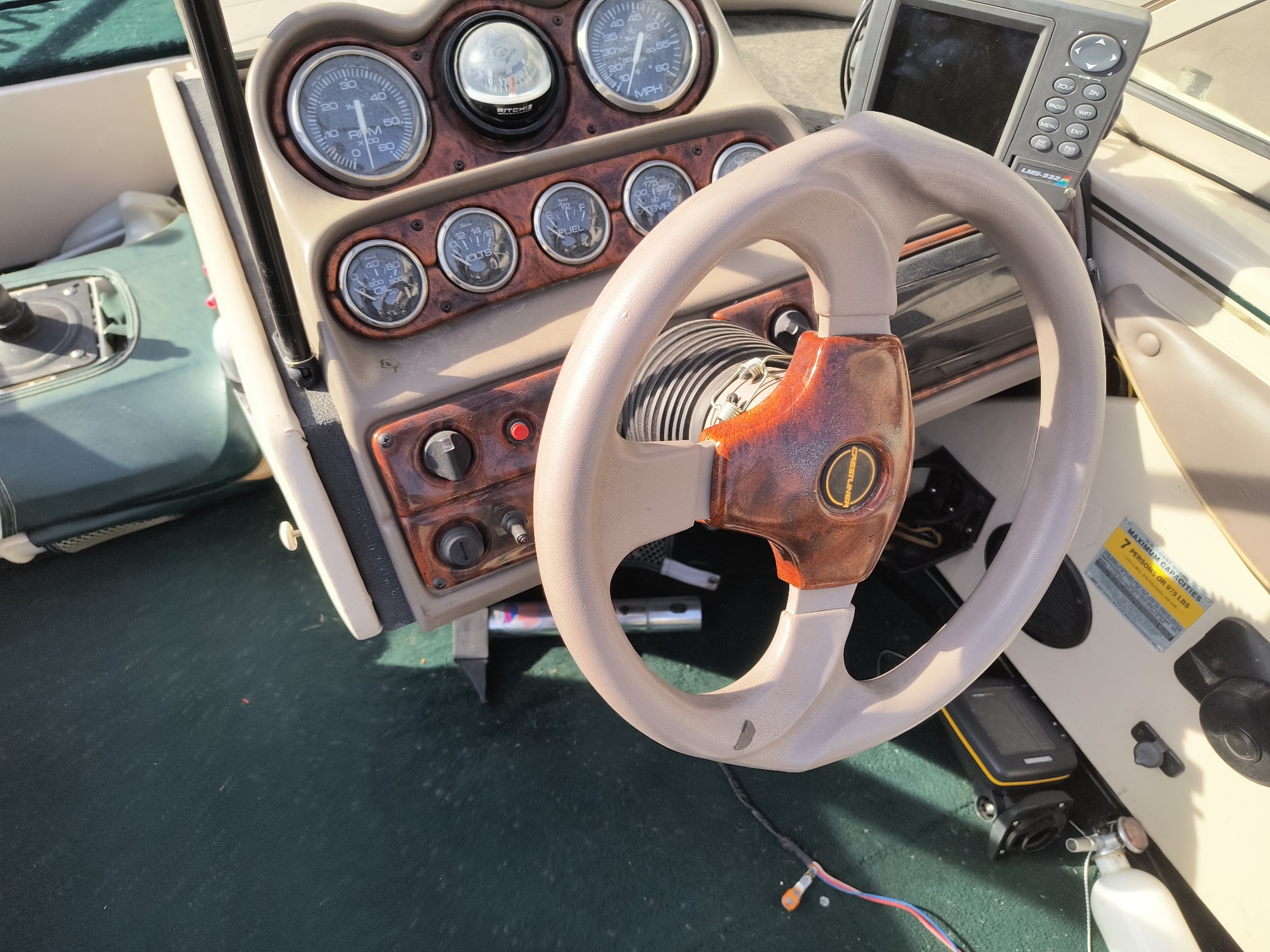 1998 crestliner 1750-sf for sale near Elk River, Minnesota 106597_37_left_of_steering_wheel.jpg