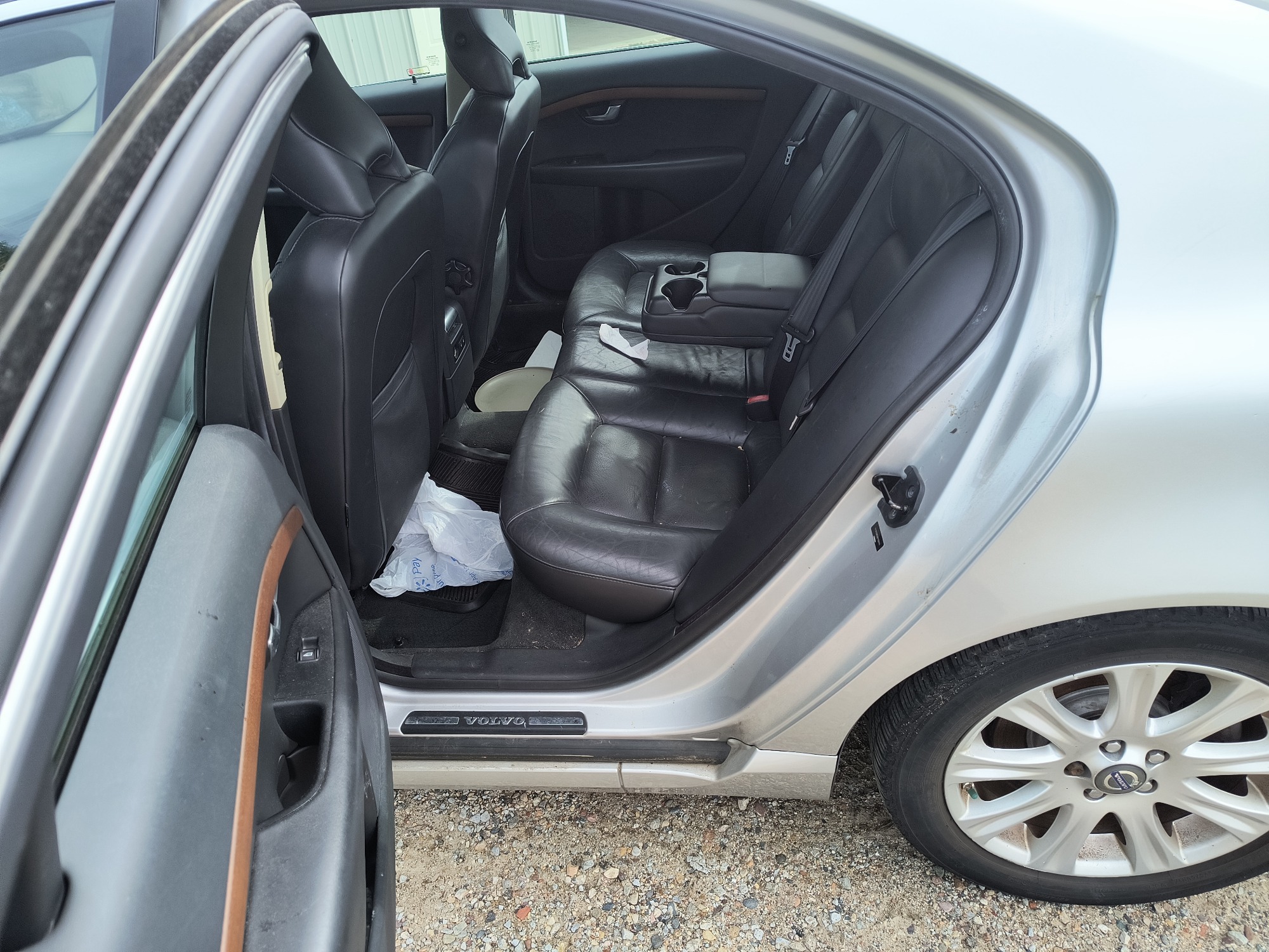 2009 volvo s80 3.2 with 216843 miles for sale near Elk River, Minnesota 106599_24_drv_rear_seat.jpg