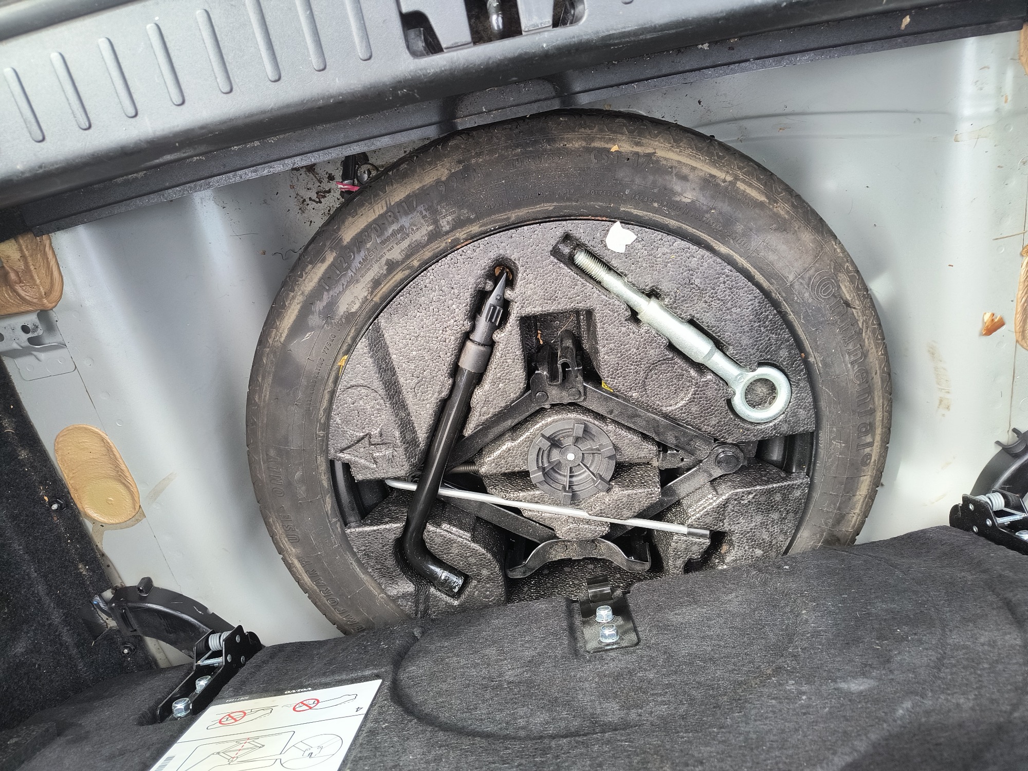 2009 volvo s80 3.2 with 216843 miles for sale near Elk River, Minnesota 106599_27_spare_tire.jpg