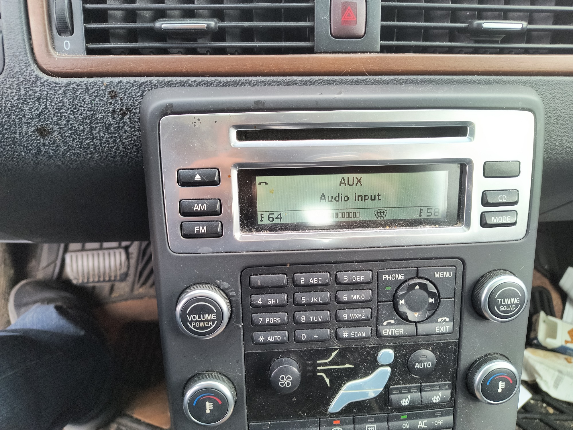 2009 volvo s80 3.2 with 216843 miles for sale near Elk River, Minnesota 106599_39_radio_closeup.jpg