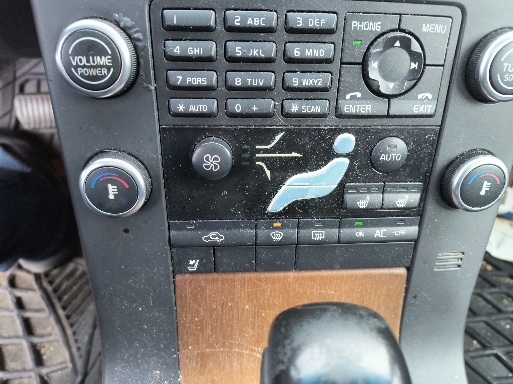 2009 volvo s80 3.2 with 216843 miles for sale near Elk River, Minnesota 106599_40_climate_control.jpg