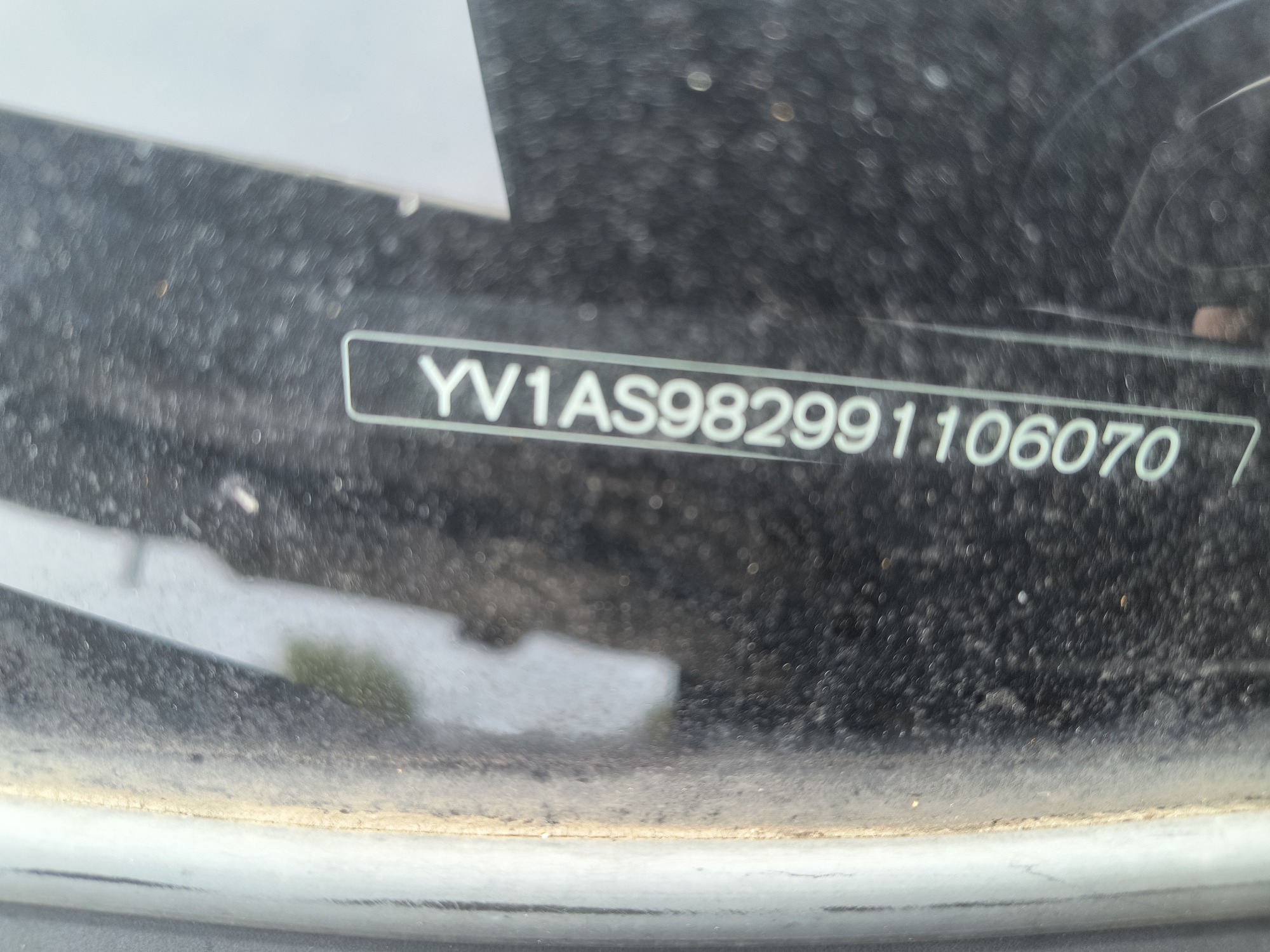 2009 volvo s80 3.2 with 216843 miles for sale near Elk River, Minnesota 106599_48_windshield_vin_plate.jpg