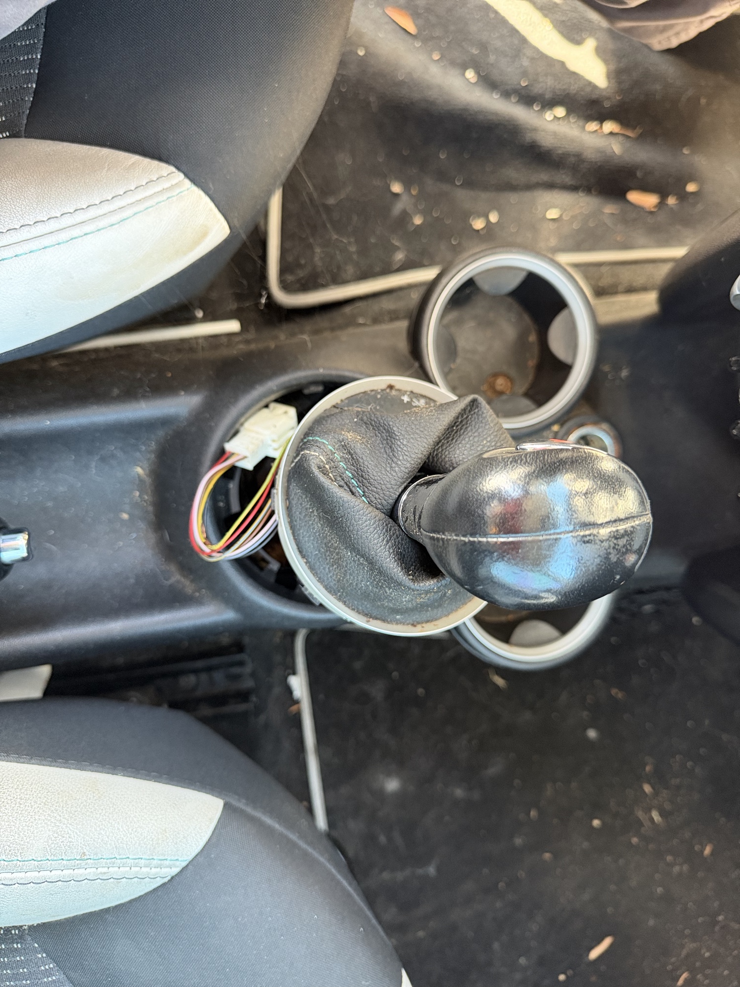 2010 mini cooper s with 98743 miles for sale near Elk River, Minnesota 106600_41_shifter.jpg
