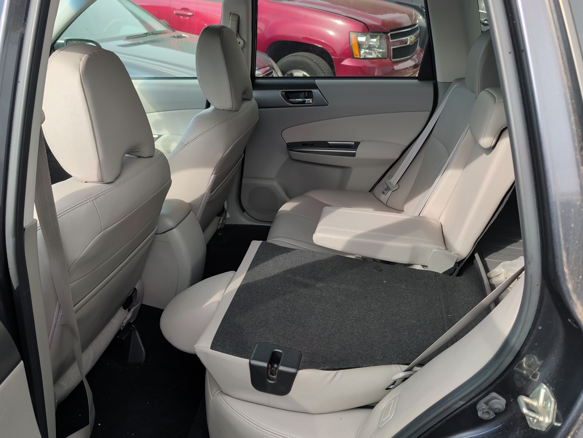 2013 subaru forester 2.5x-limited with 72734 miles for sale near Elk River, Minnesota 106603_24_drv_rear_seat.jpg