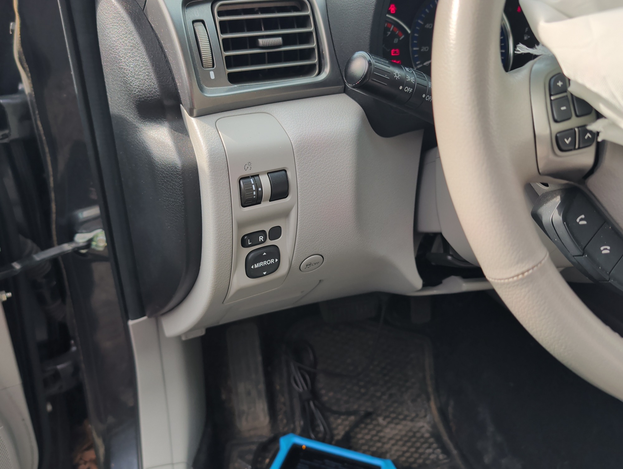 2013 subaru forester 2.5x-limited with 72734 miles for sale near Elk River, Minnesota 106603_37_left_of_steering_wheel.jpg