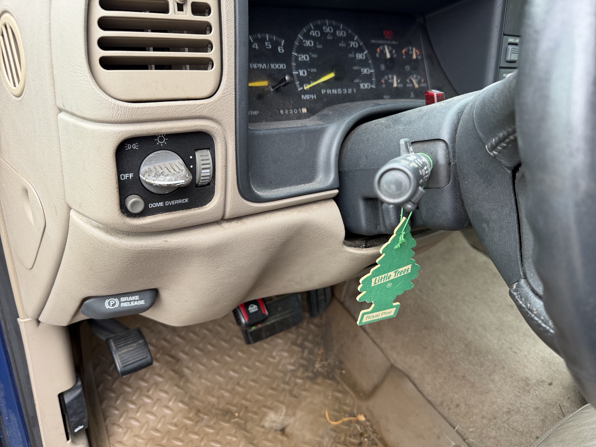 1997 chevrolet c-k-1500 ext.-cab-6.5-ft.-bed-4wd with 162301 miles for sale near Elk River, Minnesota 106604_37_left_of_steering_wheel.jpg