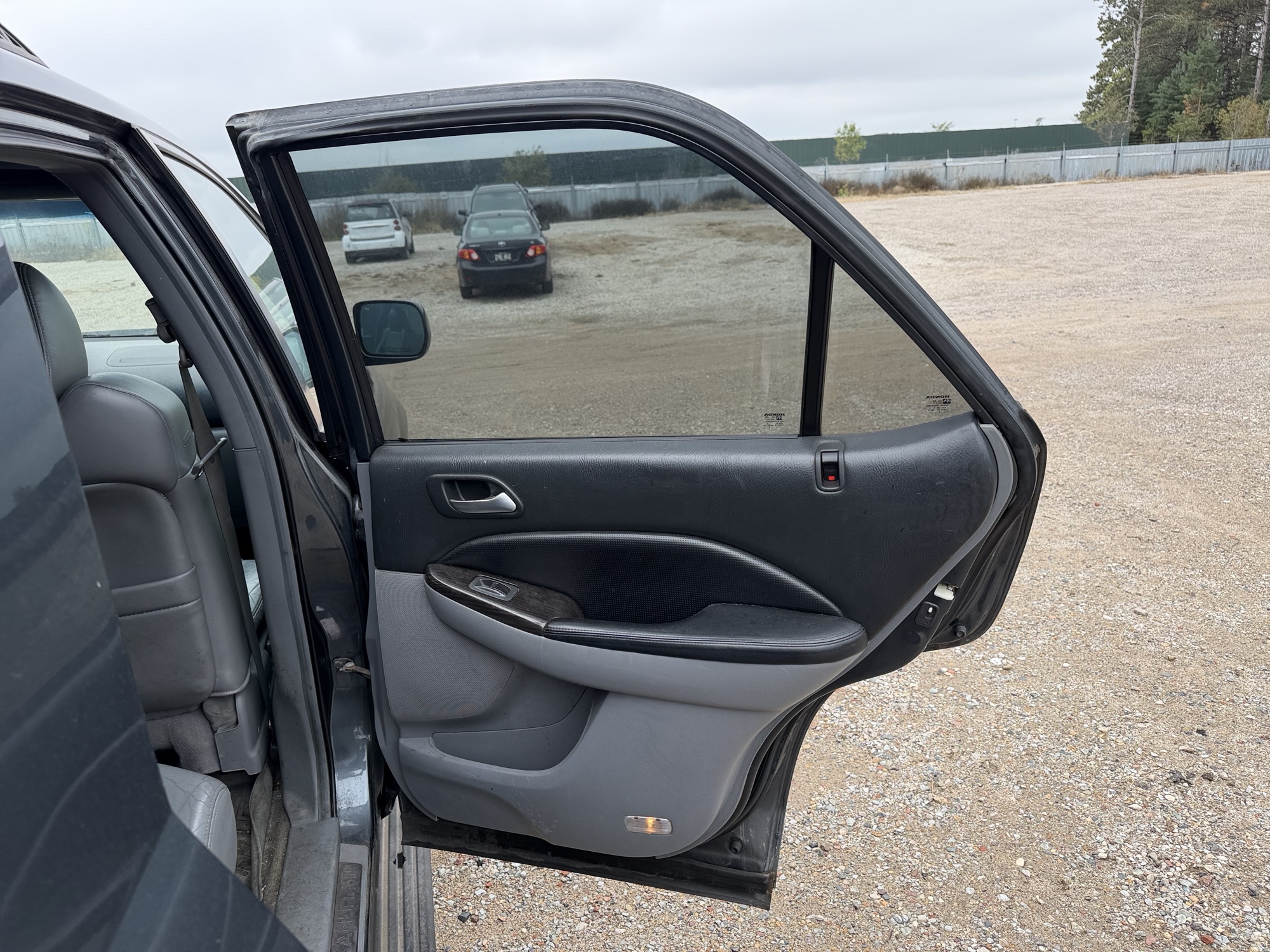 2006 acura mdx touring with 221119 miles for sale near Elk River, Minnesota 106605_30_pass_rear_door_panel.jpg