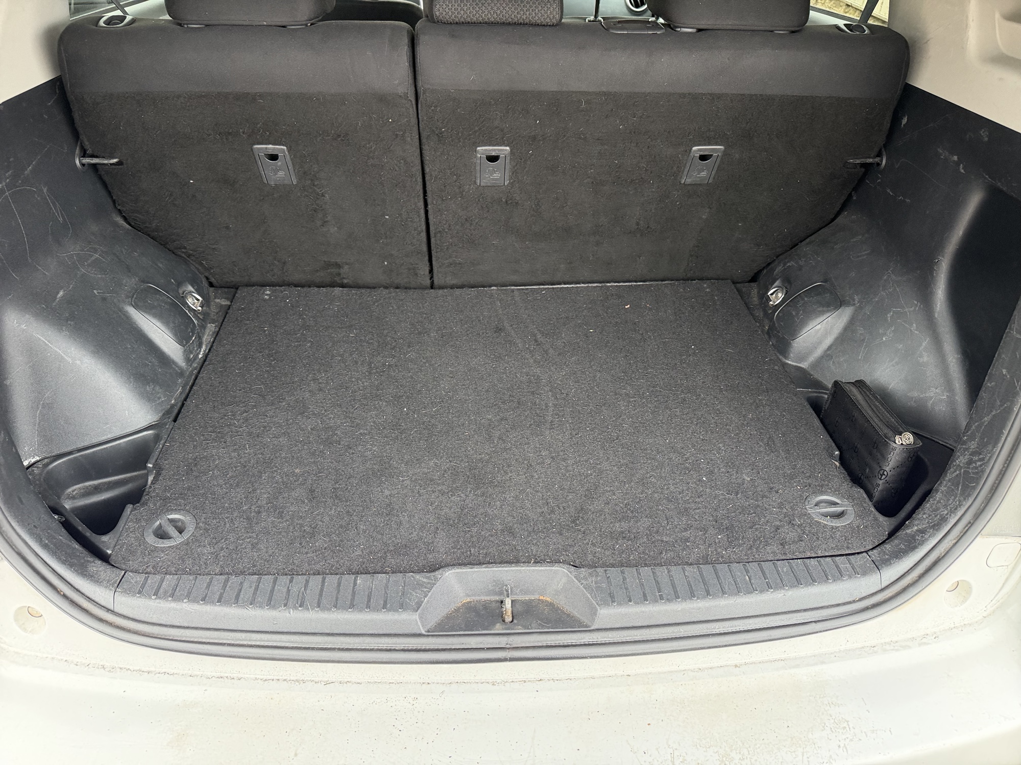 2010 scion xb 5-door-wagon-5-spd-mt with 219543 miles for sale near Elk River, Minnesota 106606_26_trunk.jpg
