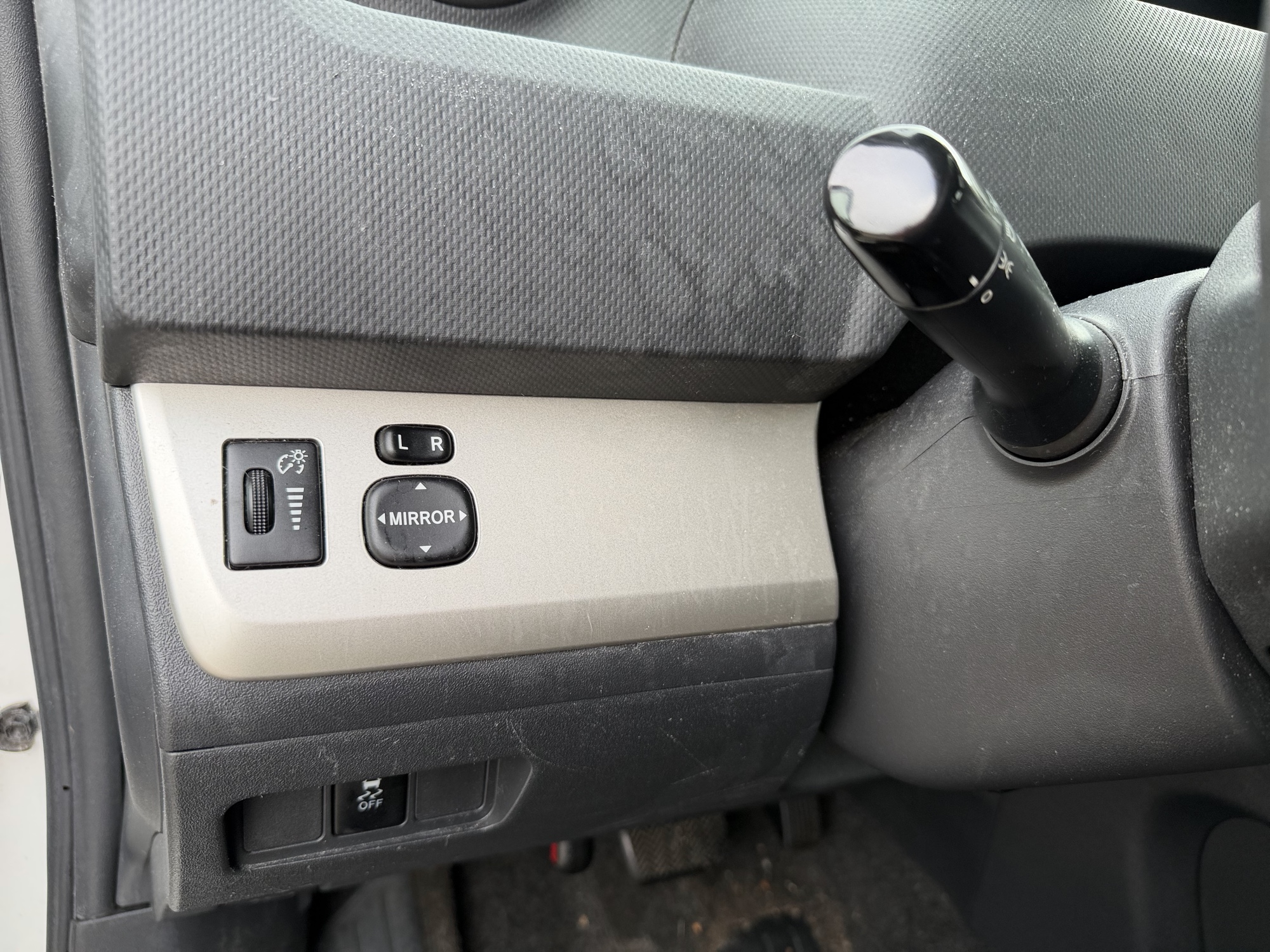 2010 scion xb 5-door-wagon-5-spd-mt with 219543 miles for sale near Elk River, Minnesota 106606_37_left_of_steering_wheel.jpg
