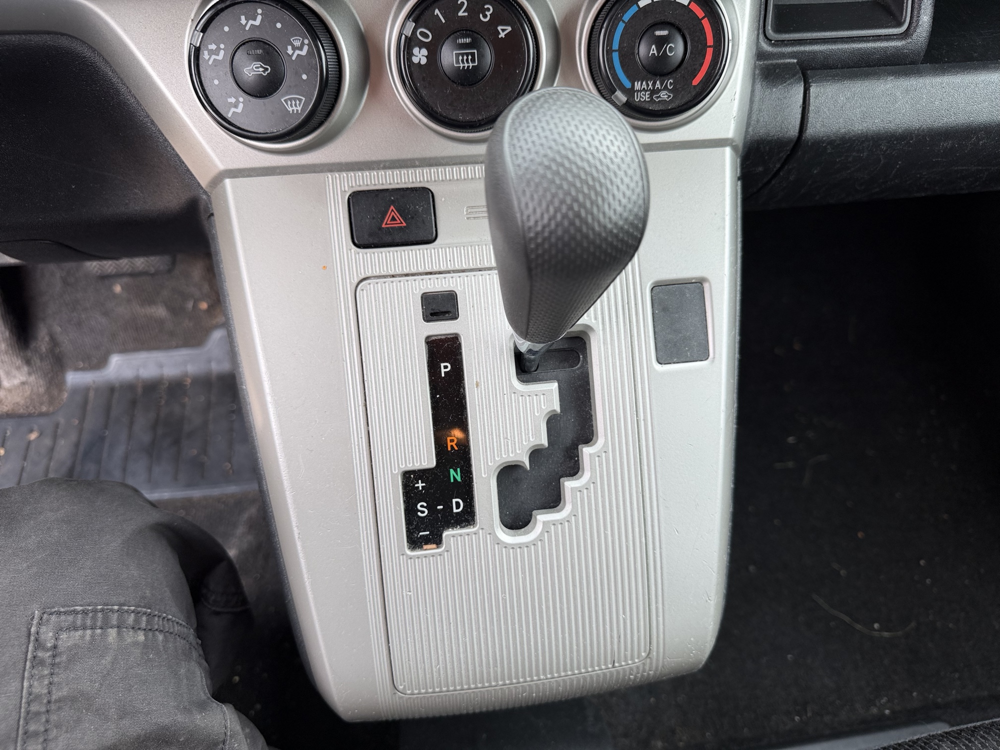 2010 scion xb 5-door-wagon-5-spd-mt with 219543 miles for sale near Elk River, Minnesota 106606_41_shifter.jpg
