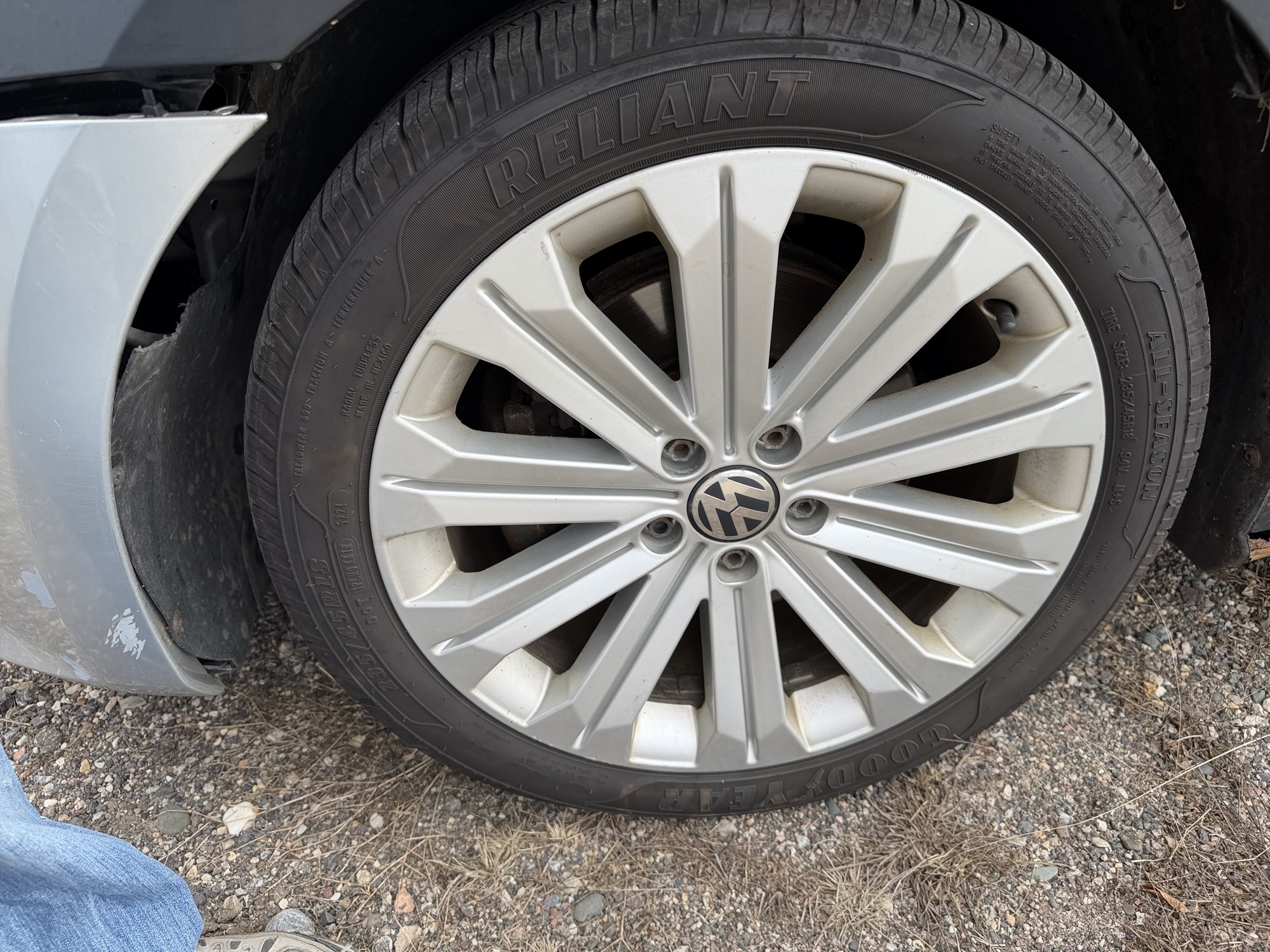 2013 volkswagen passat 2.5l-sel with 160900 miles for sale near Elk River, Minnesota 106607_12_drv_front_wheel.jpg