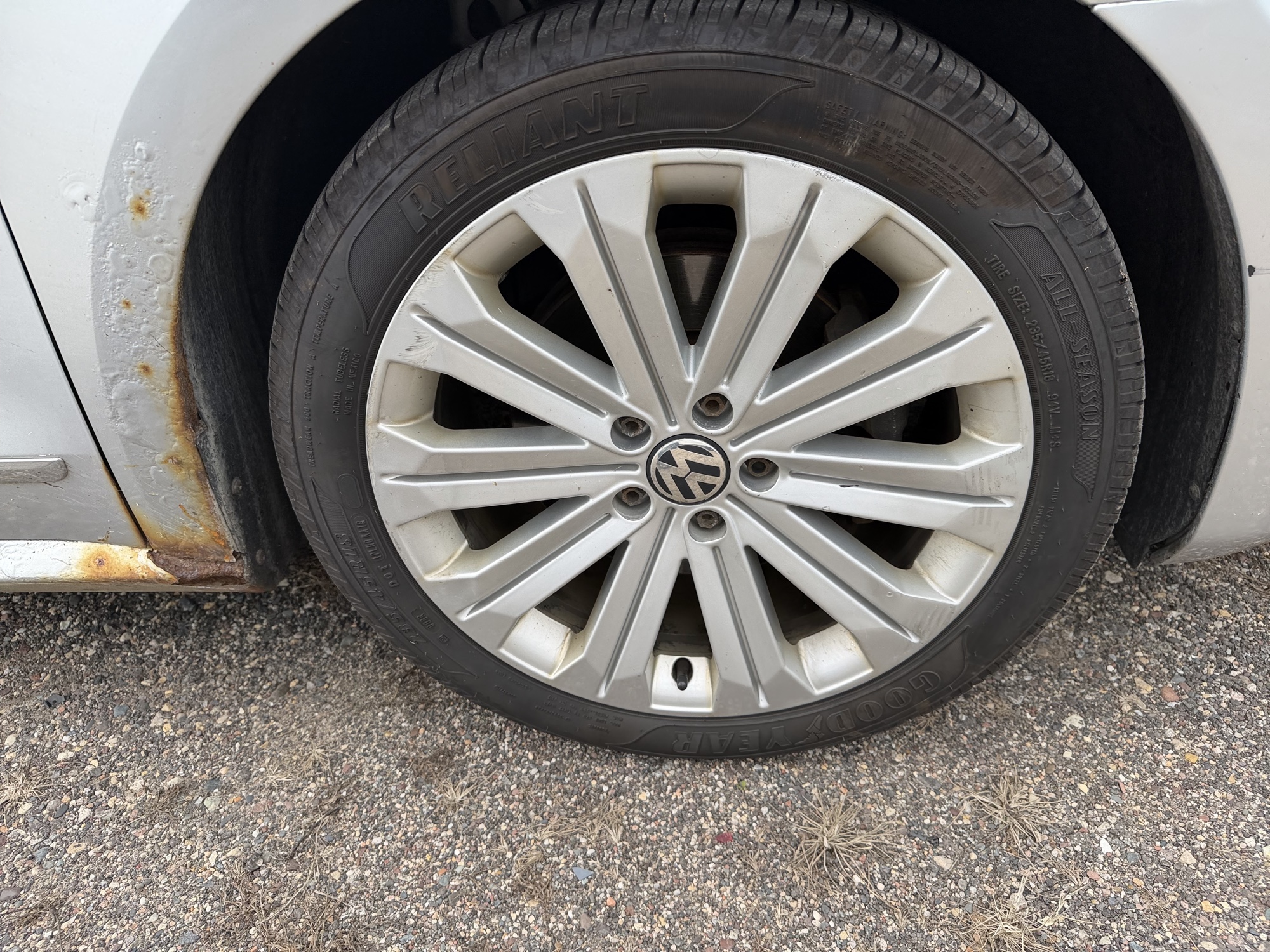 2013 volkswagen passat 2.5l-sel with 160900 miles for sale near Elk River, Minnesota 106607_15_front_pass_wheel.jpg