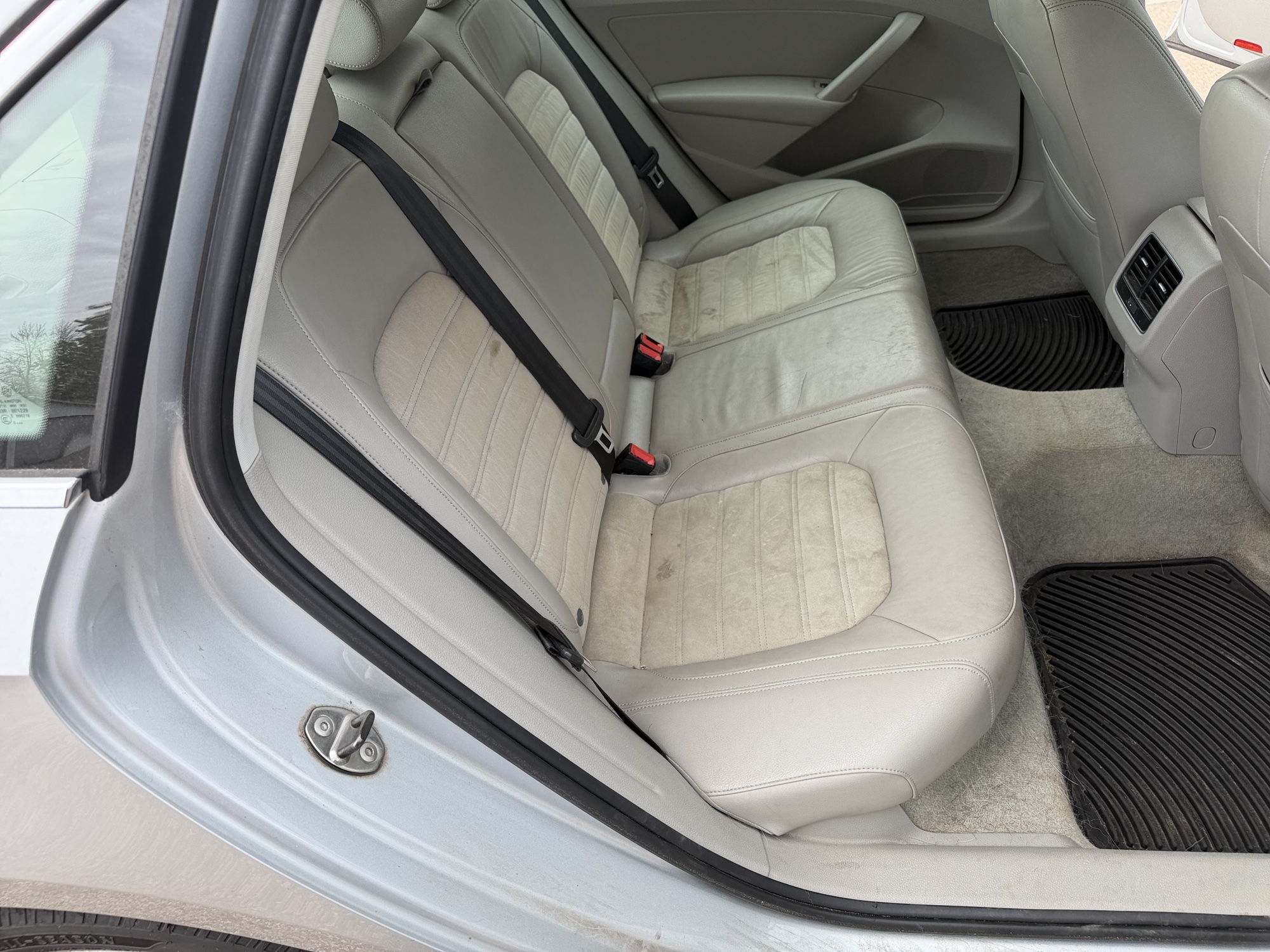 2013 volkswagen passat 2.5l-sel with 160900 miles for sale near Elk River, Minnesota 106607_28_pass_rear_seat.jpg