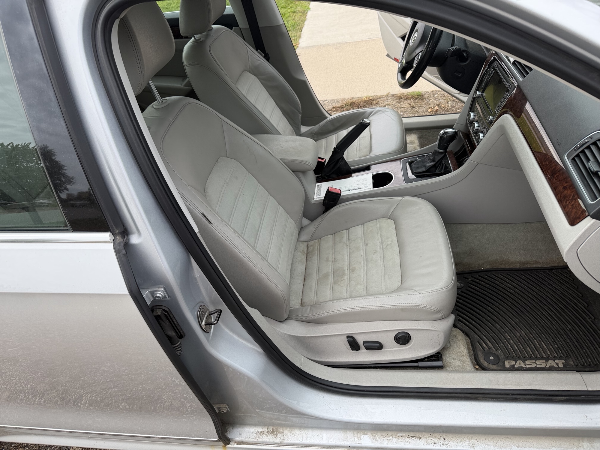 2013 volkswagen passat 2.5l-sel with 160900 miles for sale near Elk River, Minnesota 106607_31_passenger_seat.jpg