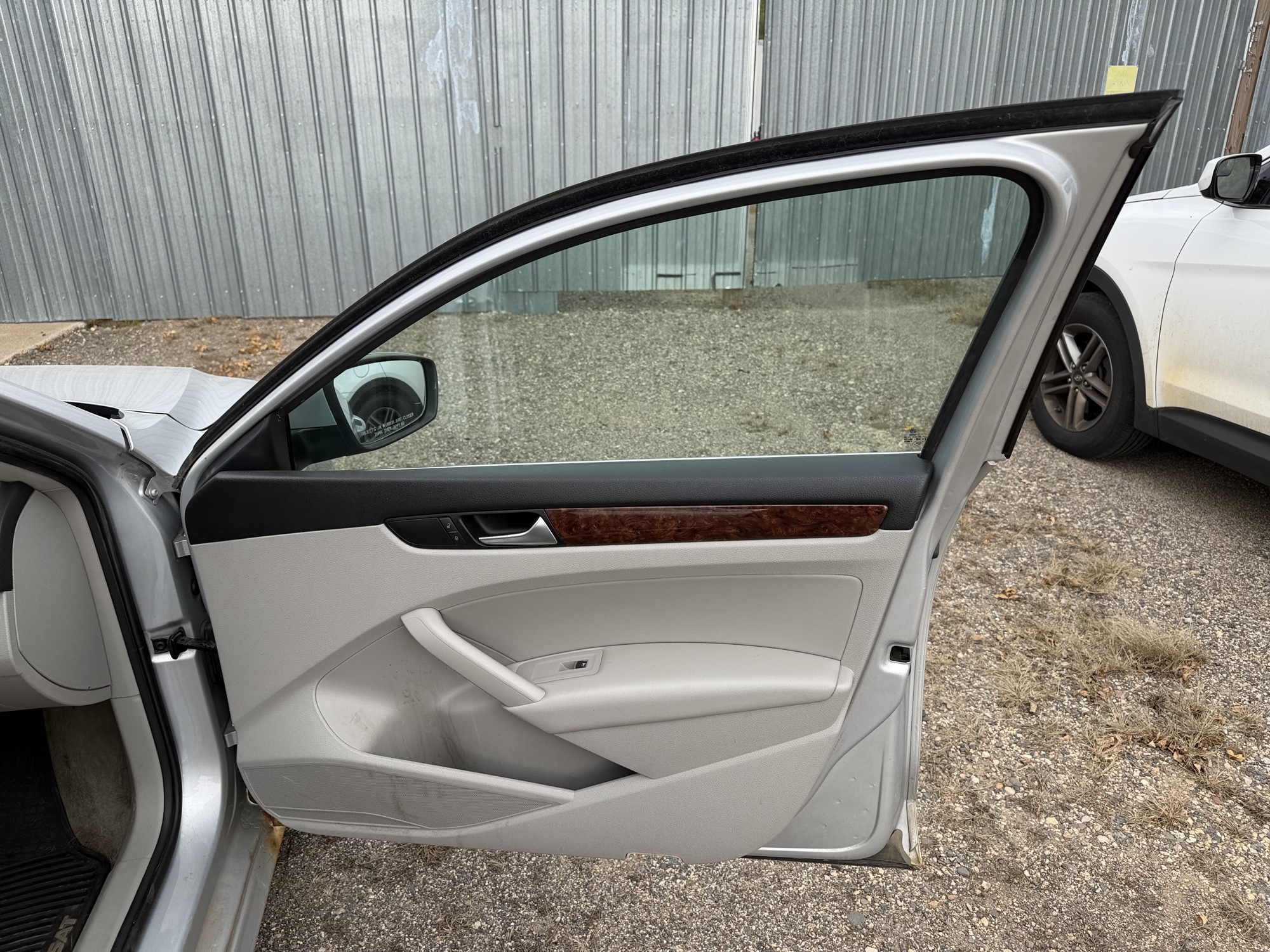 2013 volkswagen passat 2.5l-sel with 160900 miles for sale near Elk River, Minnesota 106607_32_passenger_door_panel.jpg